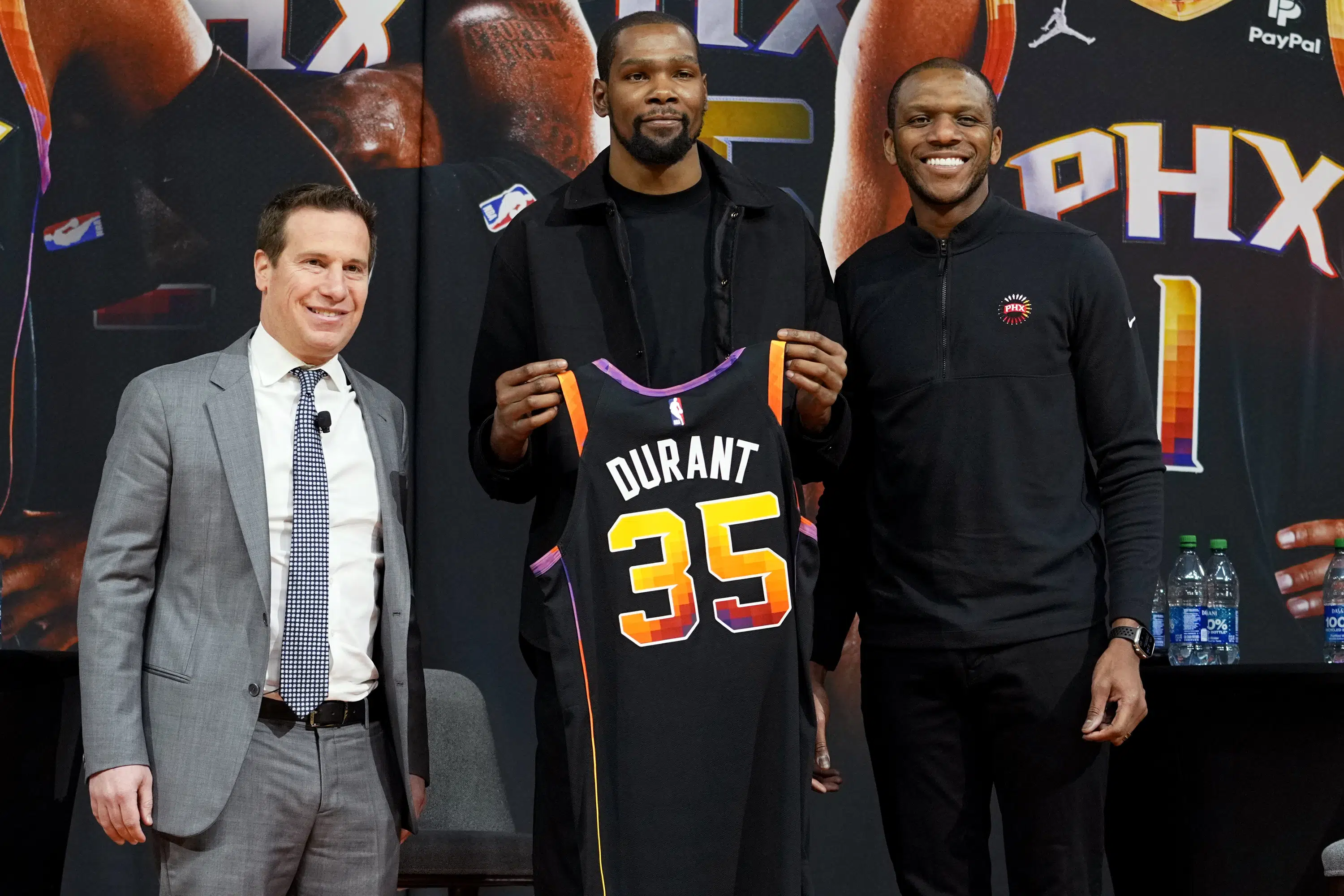 Durant cheered by fans, says Suns have ‘all the pieces’