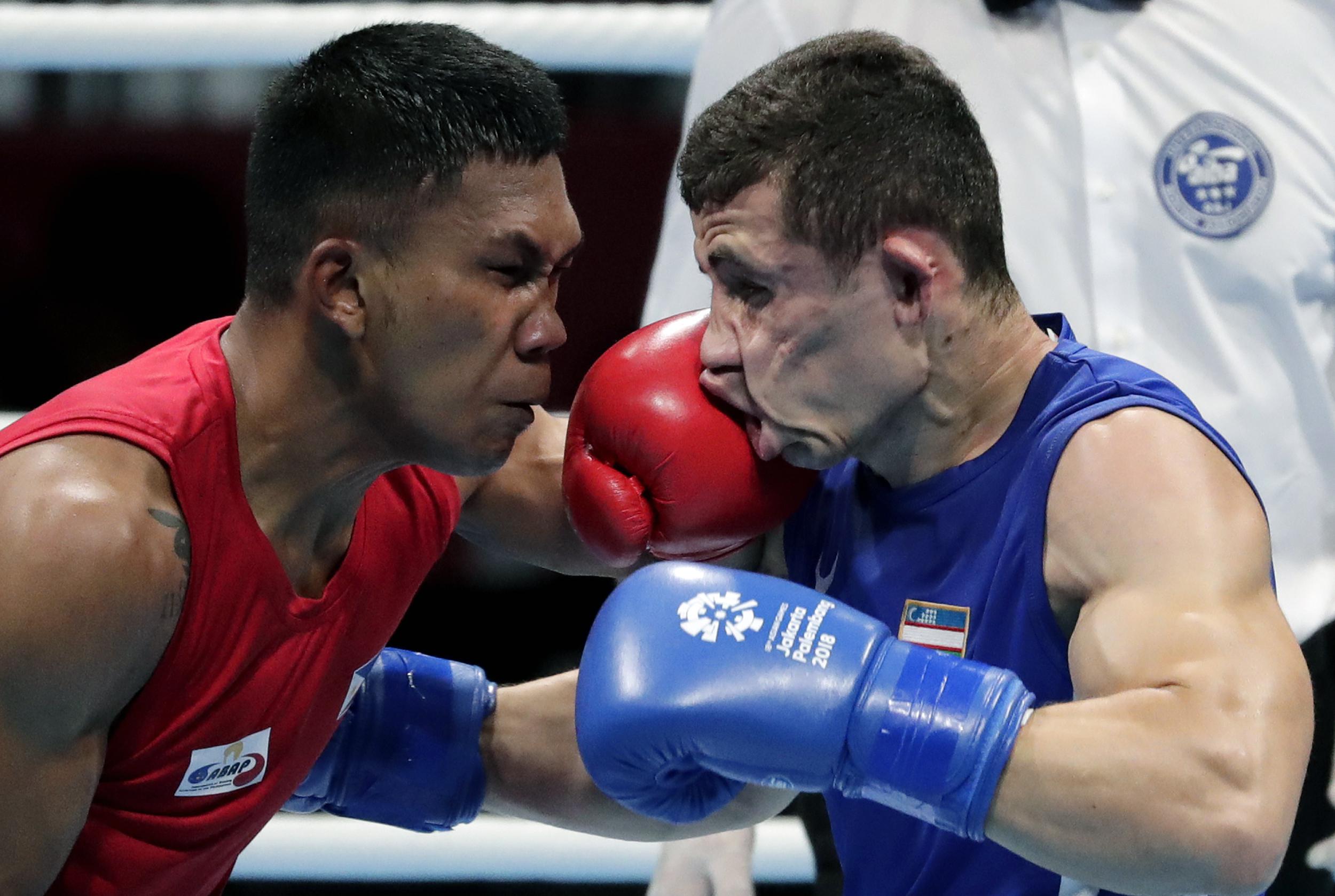 Competitors battle it out in alternating rounds in the ring and on