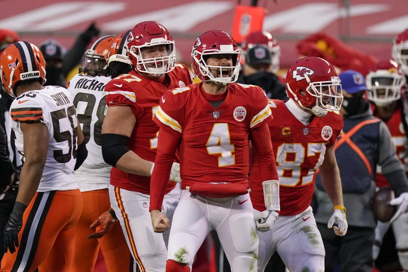 After Losing Mahomes Chiefs And Henne Hold Off Browns 22 17