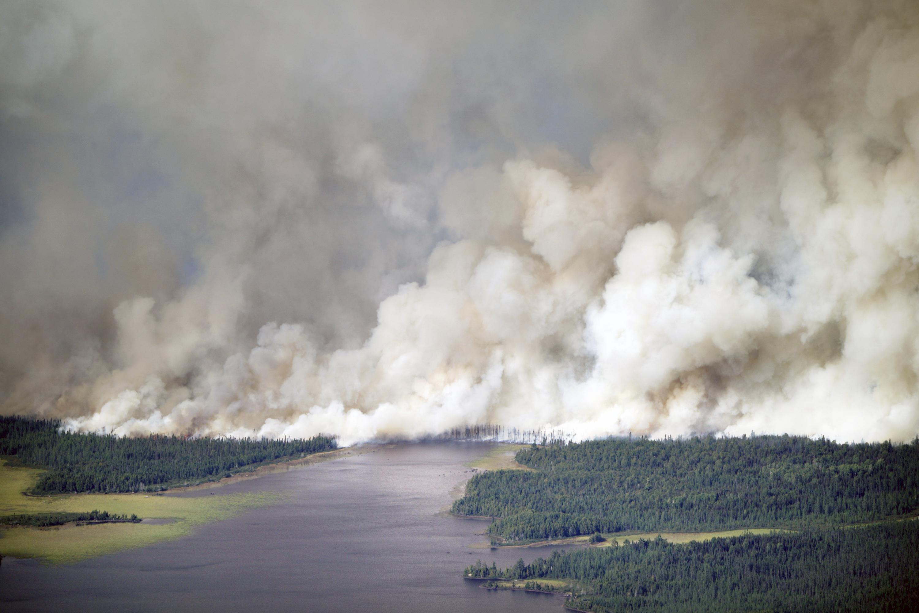 Containment of NE Minnesota wildfire grows; rain is forecast AP News