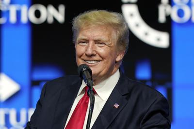 Foto tomada el 24 de julio del 2021 del expresidente Donald Trump en un evento en Phoenix.  (Foto AP/Ross D. Franklin)