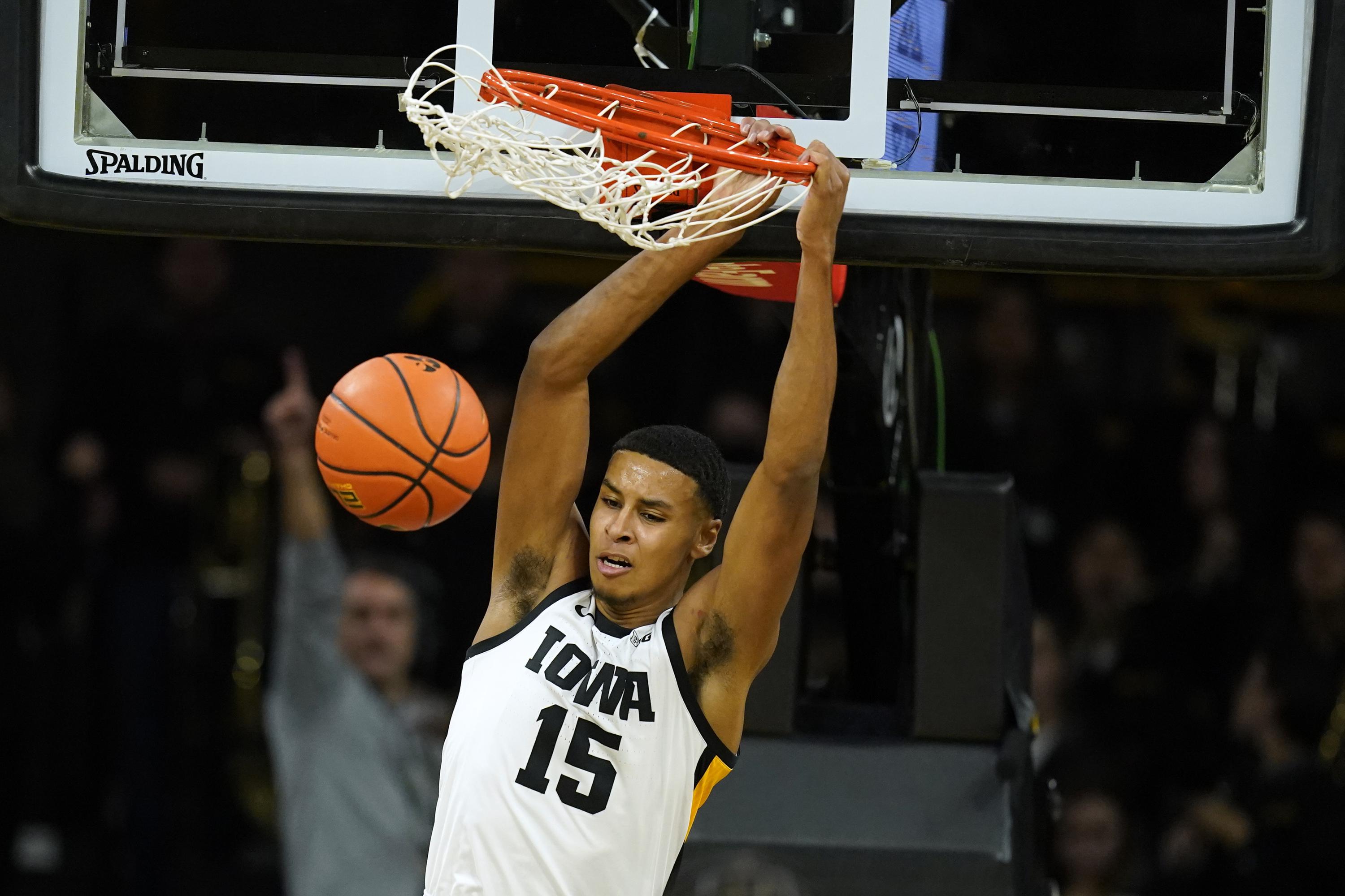 National scoring leader Keegan Murray making name at Iowa AP News