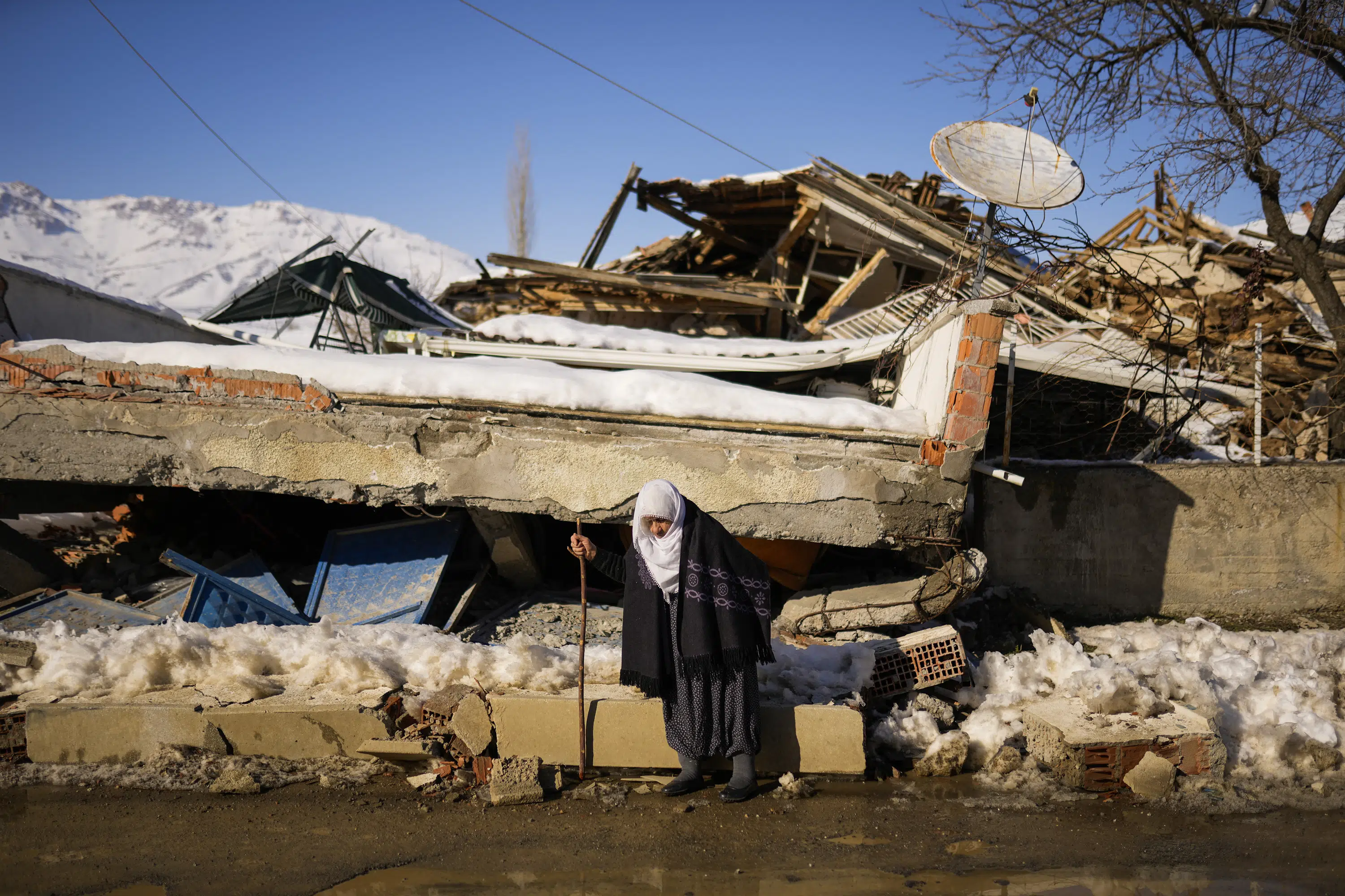 As survival window closes more rescued in quake in Turkey – The Associated Press – en Español