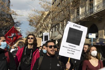 La protesta contra la expulsión de migrantes en la frontera entre Grecia y Turquía, en Atenas, el 6 de febrero del 2022.   (Foto AP/Yorgos Karahalis)