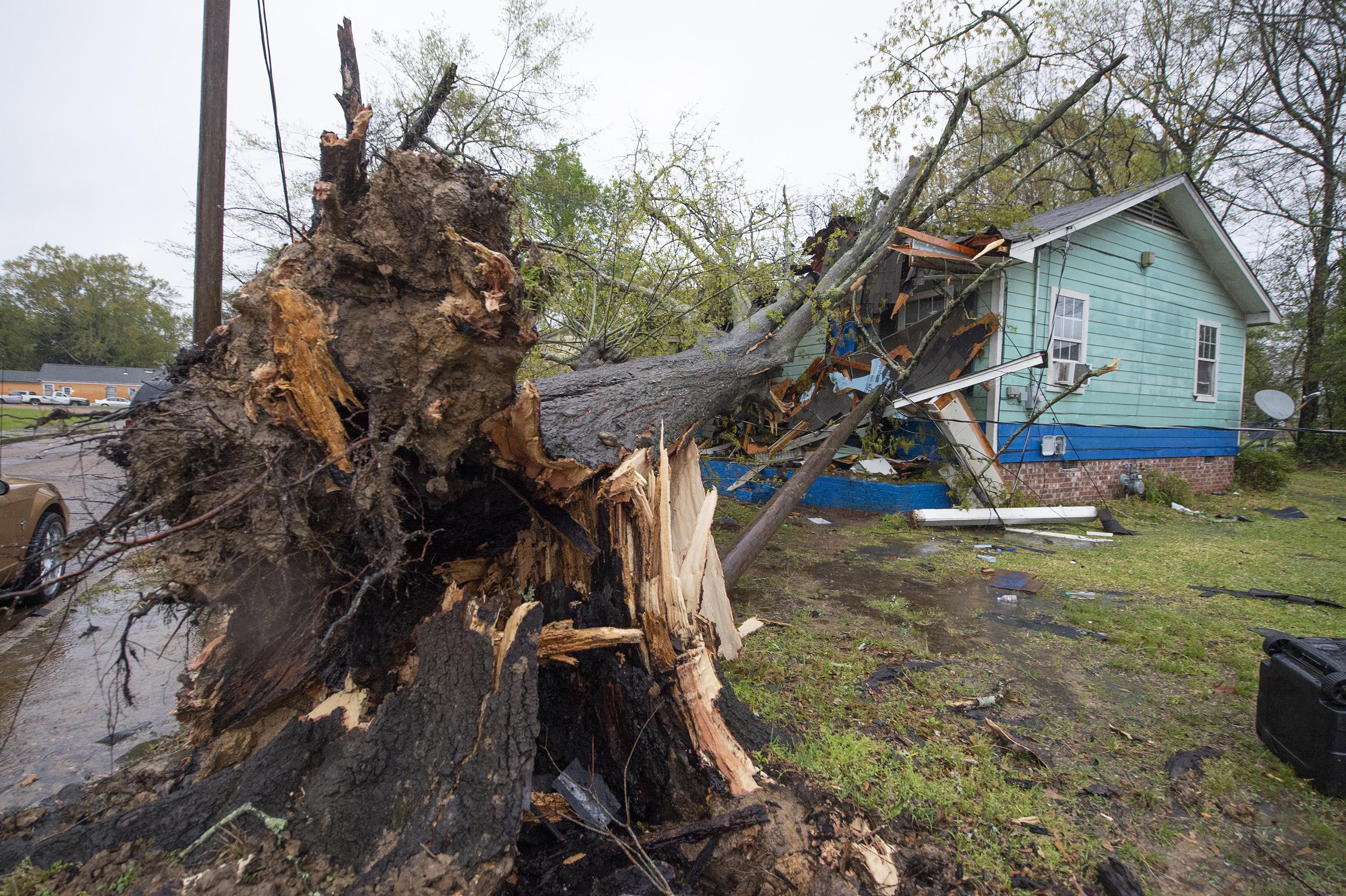 7 hurt in Arkansas tornado as storms move into Deep South AP News