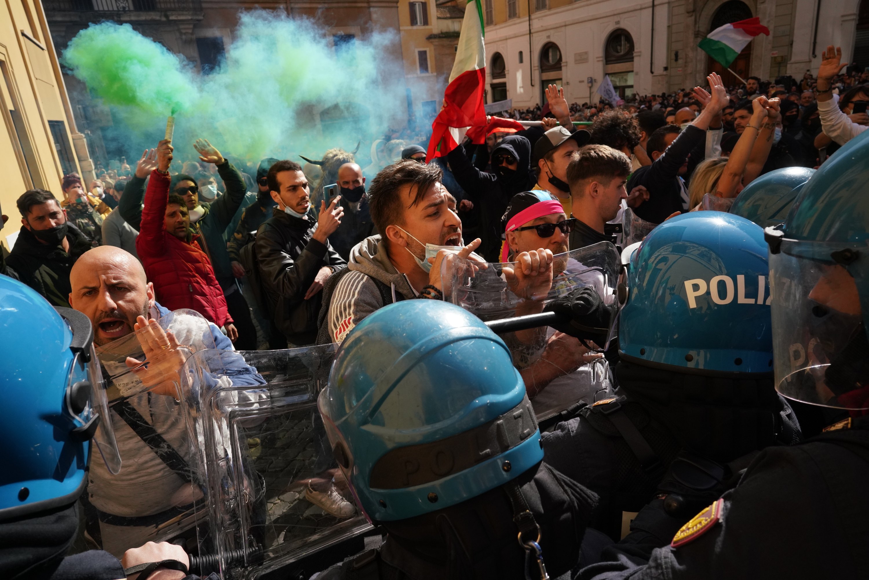 Restaurant owners are confronting police in protest against the blockade of Rome