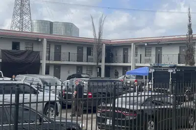 El FBI en el lugar de un tiroteo en la parte norte de Houston el 23 de marzo de 2023. (Ralph Green/Houston Chronicle via AP)