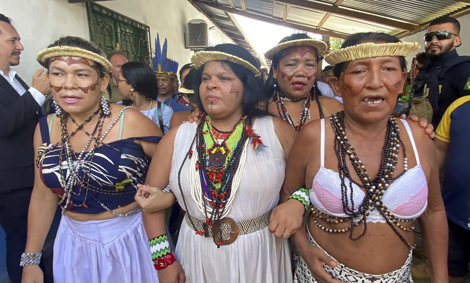 Delegação brasileira visita região amazônica onde casal morreu