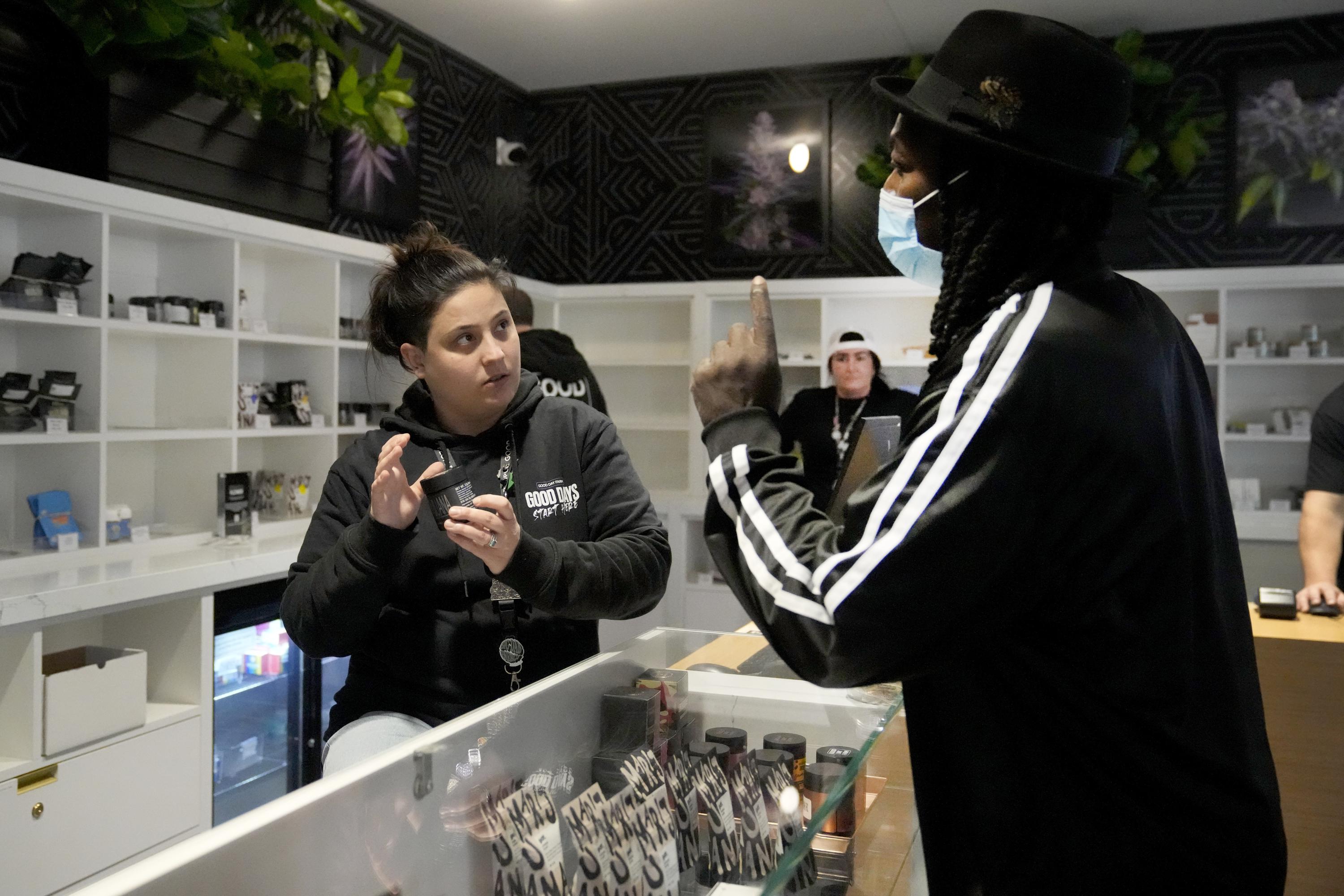 Legal recreational pot sales begin for Missouri adults TrendRadars