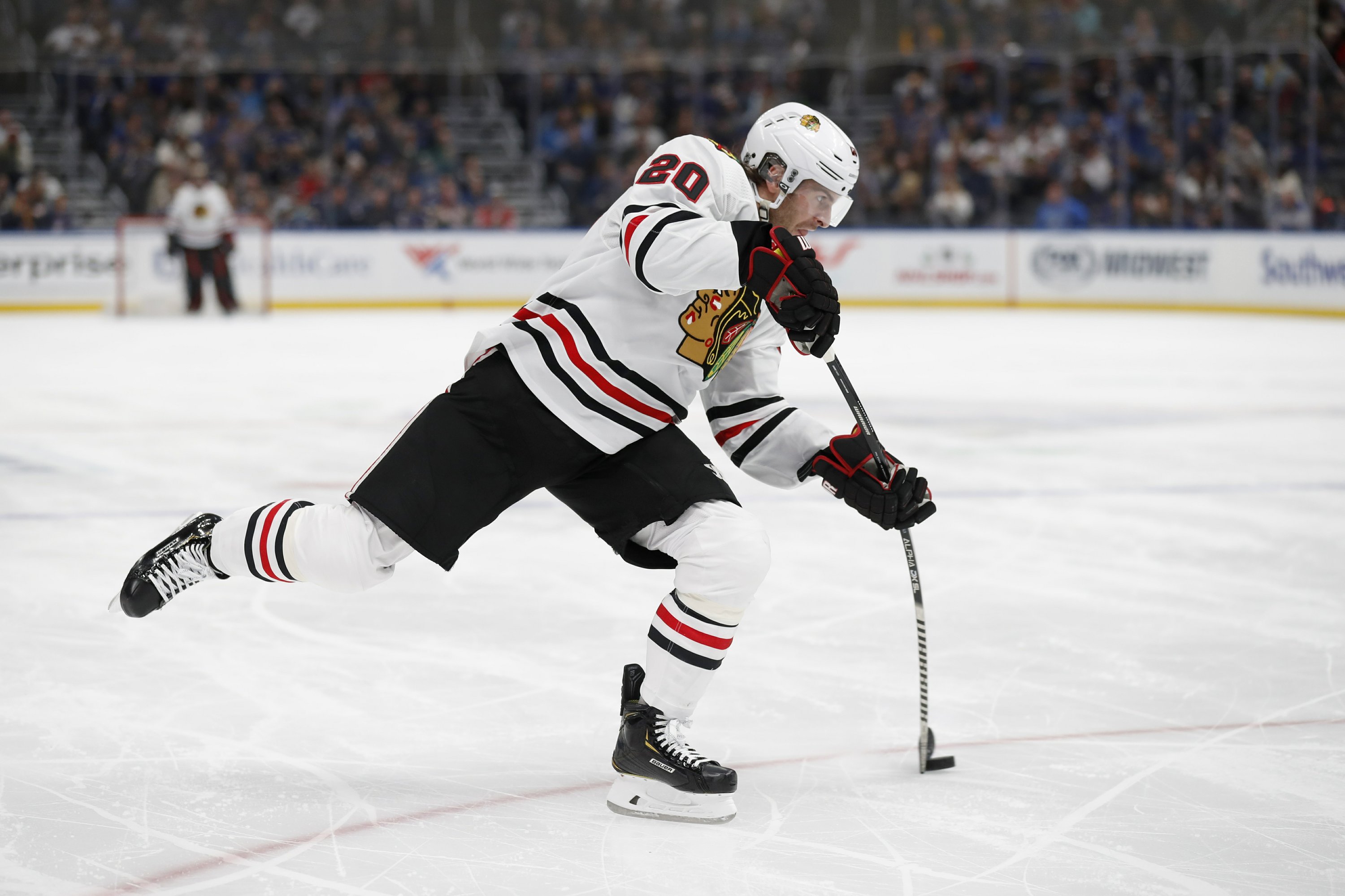 Avalanche get Saad in trade with Blackhawks