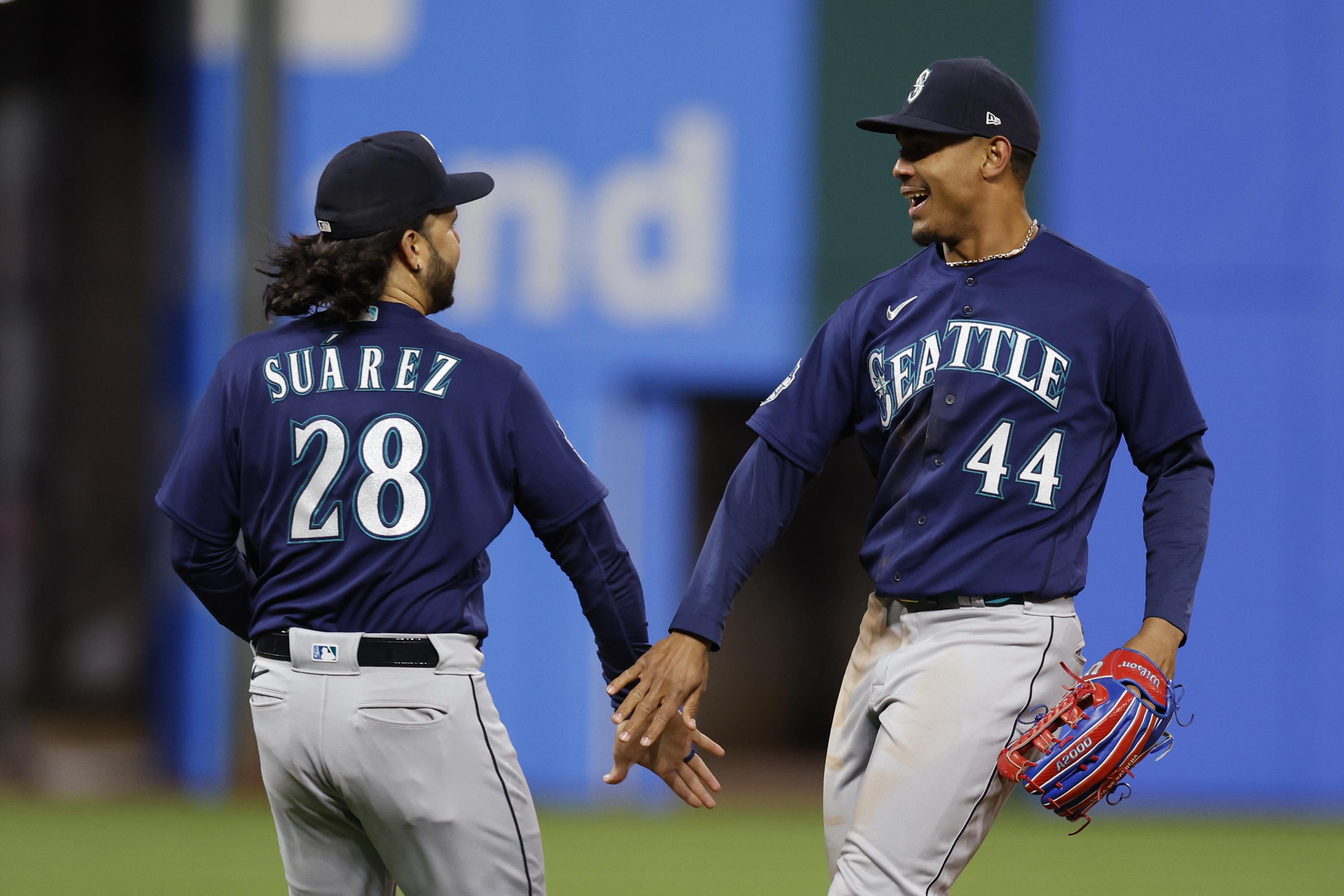 Mariners edge Guardians 32, hand Quantrill rare home loss AP News