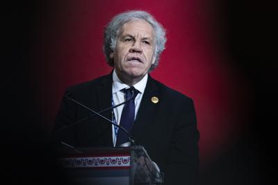 ARCHIVO - El secretario general de la Organización de los Estados Americanos, Luis Almagro, pronuncia un discurso durante la la 52da edición de la Asamblea General de la OEA en Lima, Perú, el 5 de octubre de 2022. (AP Foto/Guadalupe Pardo, Archivo)