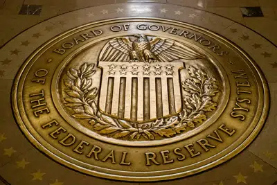Foto del sello de la Reserva Federal en Estados Unidos, en la sede de esa institución en Washington, el 5 de febrero de 2018. (Foto AP /Andrew Harnik)