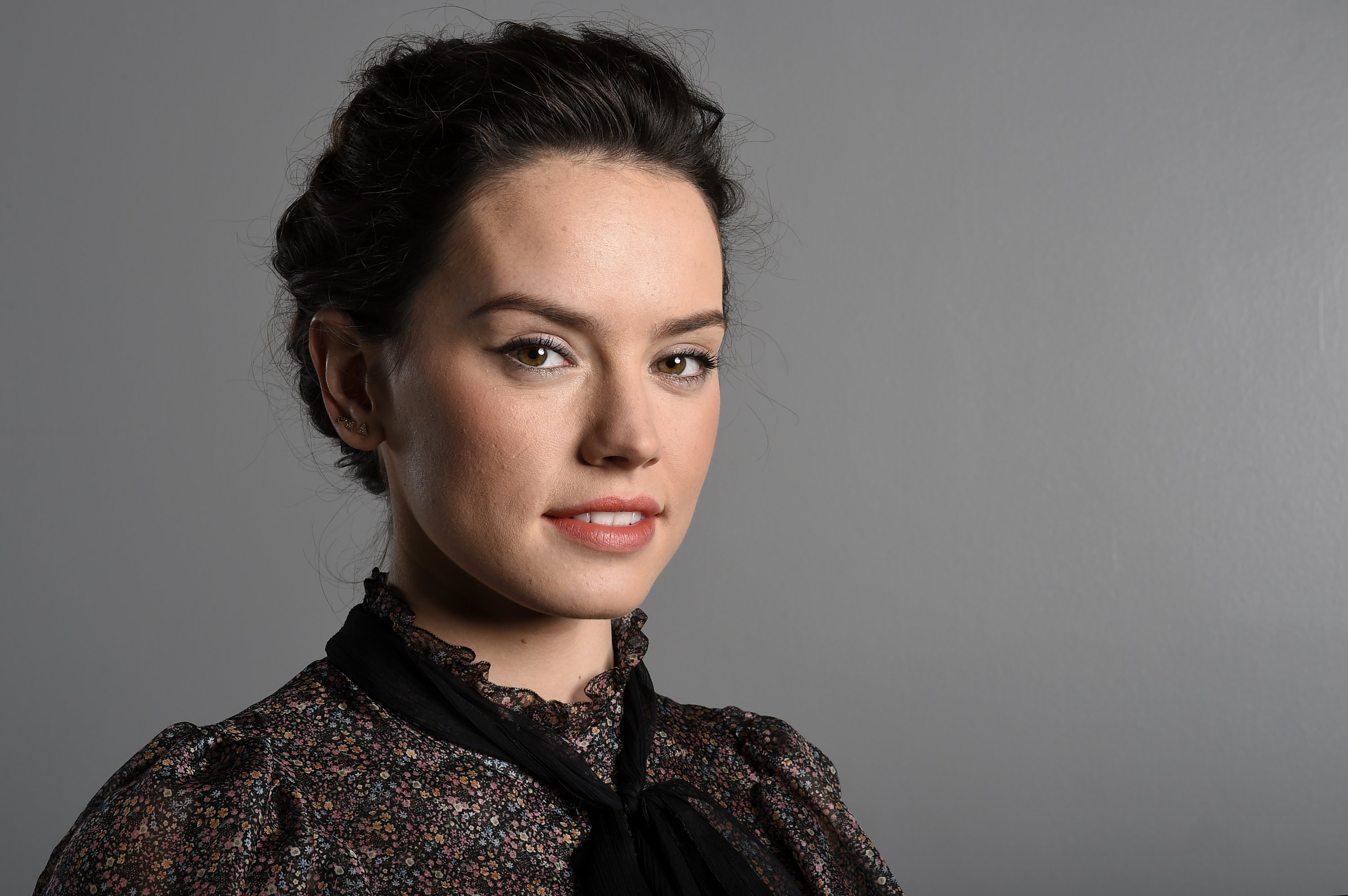 Daisy Ridley es casi tan valiente como Rey en Daisy Ridley es casi tan valiente como Rey en
