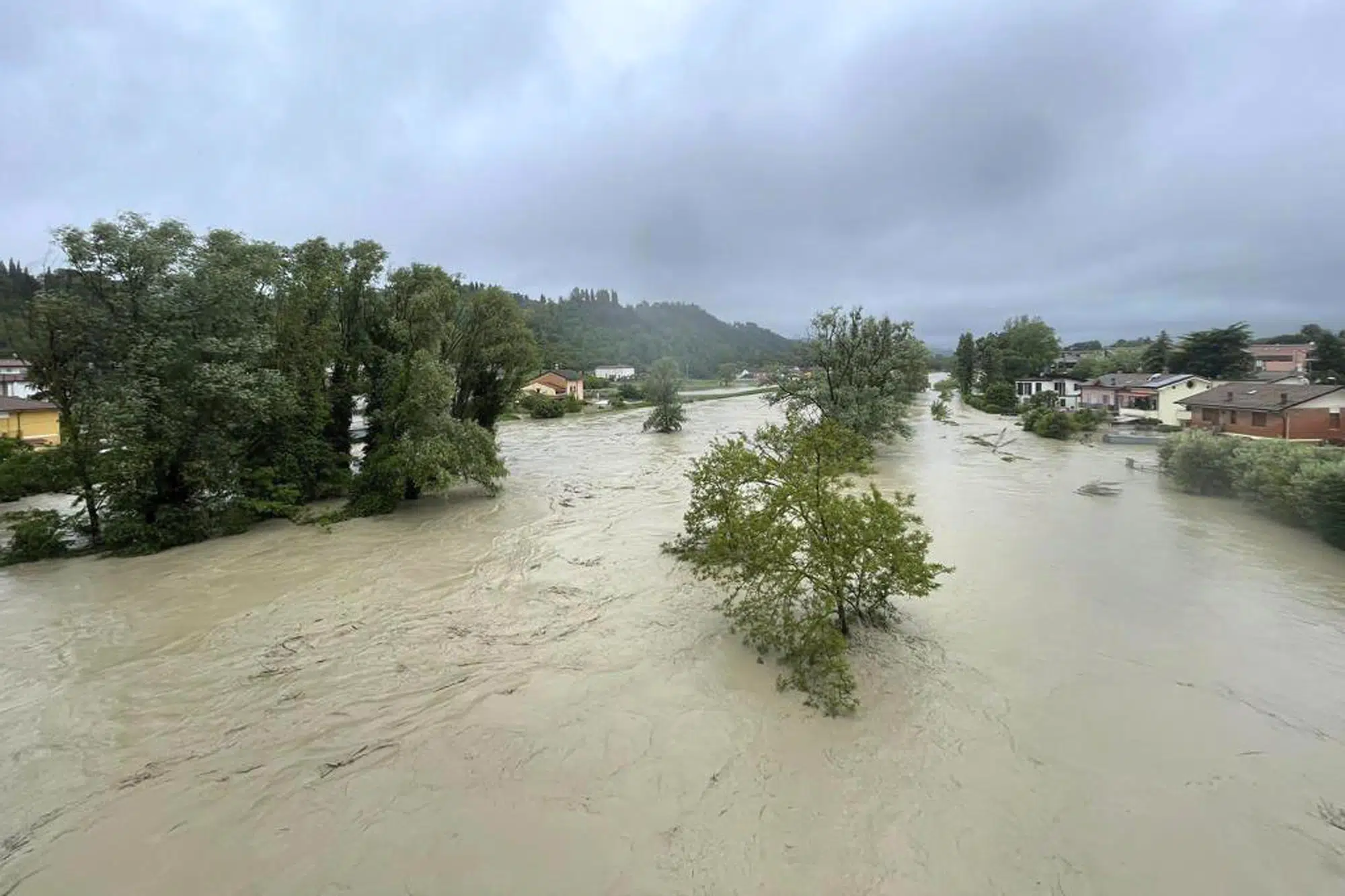 Lluvias excepcionales en el norte de Italia asolado por la sequía matan a 6 personas y cancelan el Gran Premio de Fórmula 1