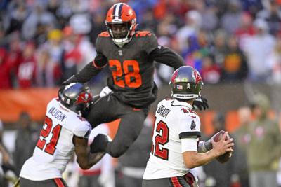 Browns lose another LB, Owusu-Koramoah (foot) out for season | AP News