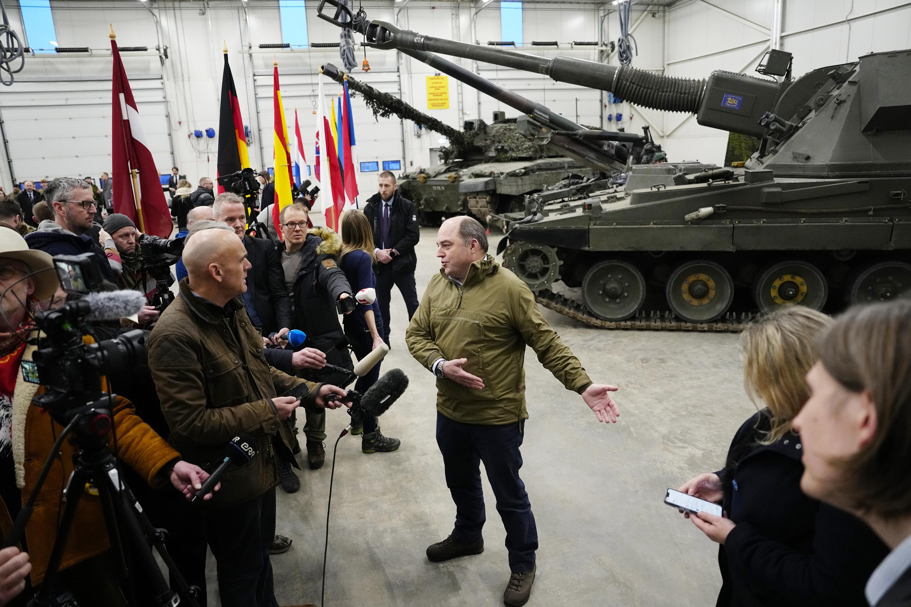 Ukraine to Receive U.K. Challenger 2 Tanks As Kyiv Looks To 'Seize