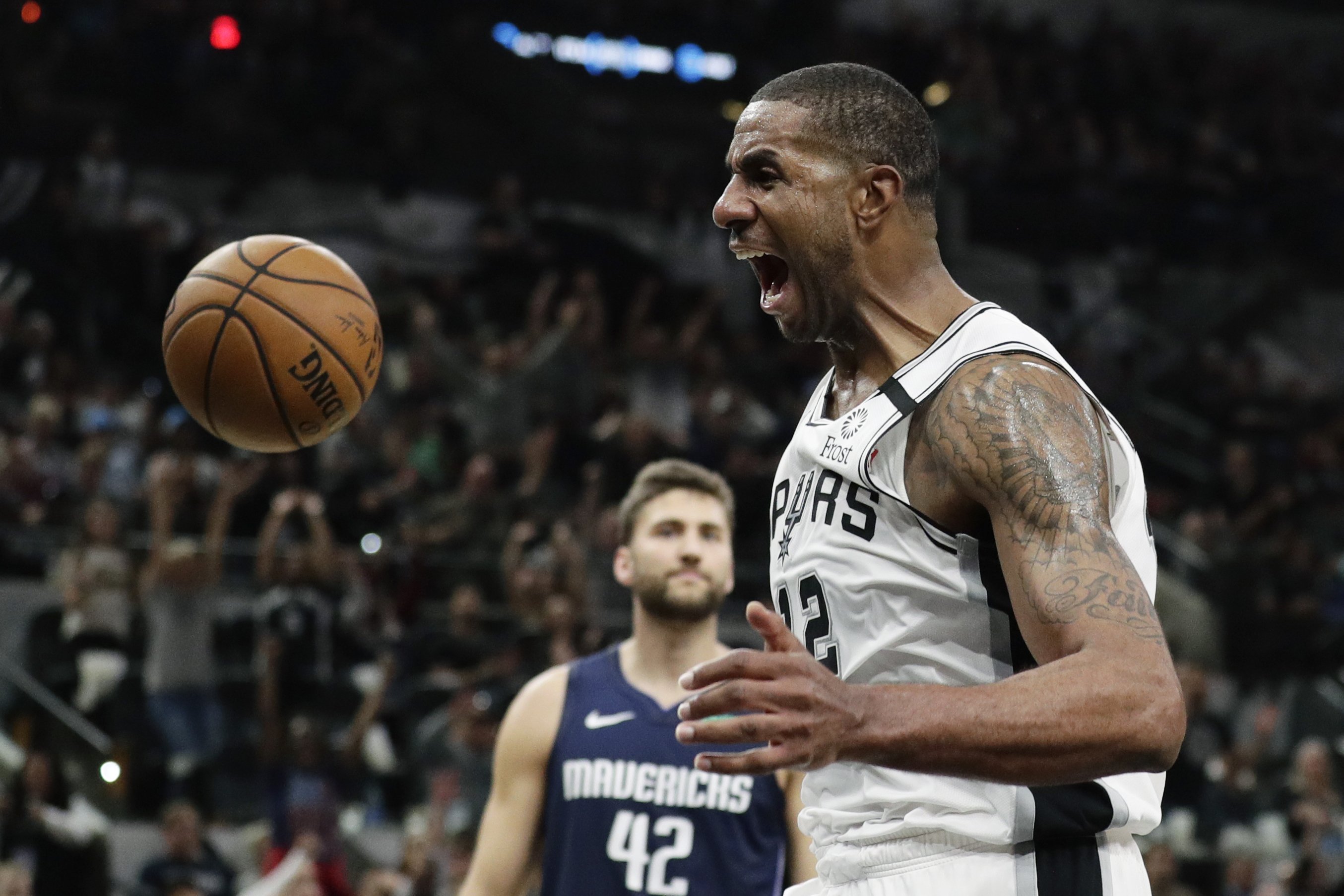 Aldridge S Return Helps Spurs Rally Past Mavericks 119 109