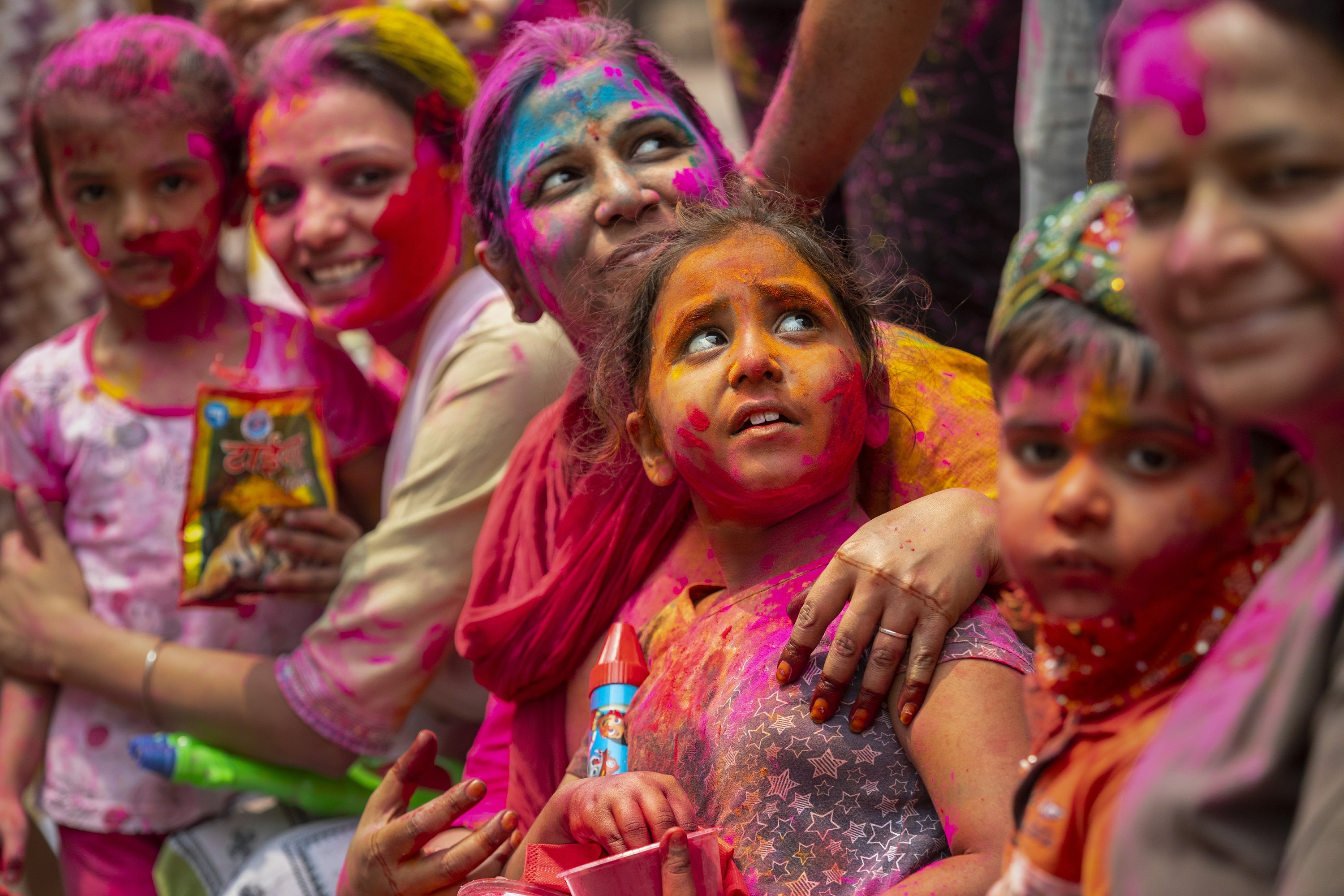 Праздник холли 2024. Фестиваль красок Холи в Индии. Праздник красок Холи в Индии. Холи — Индуистский фестиваль весны. Праздник красок в Индии.
