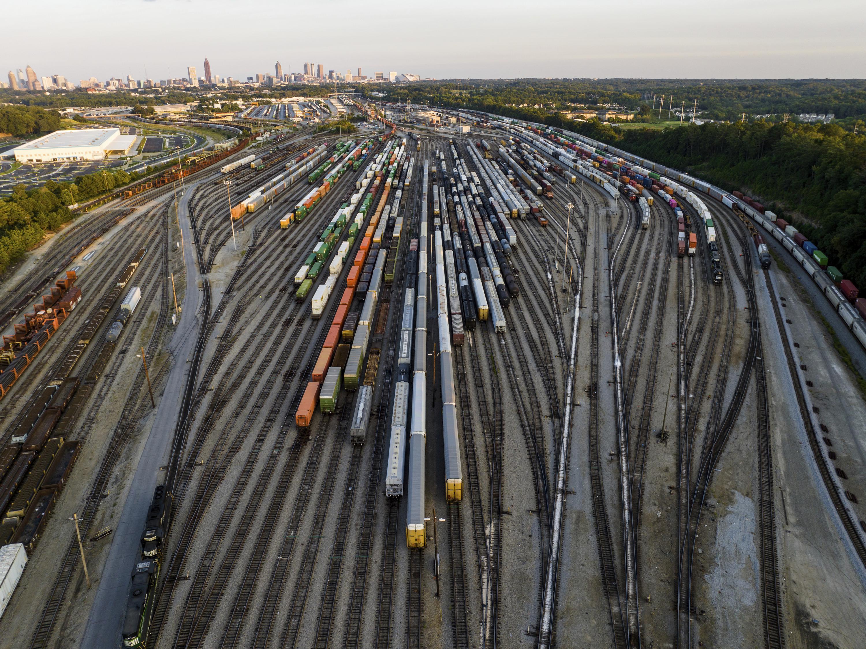 Biden calls on Congress to head off potential rail strike | AP News