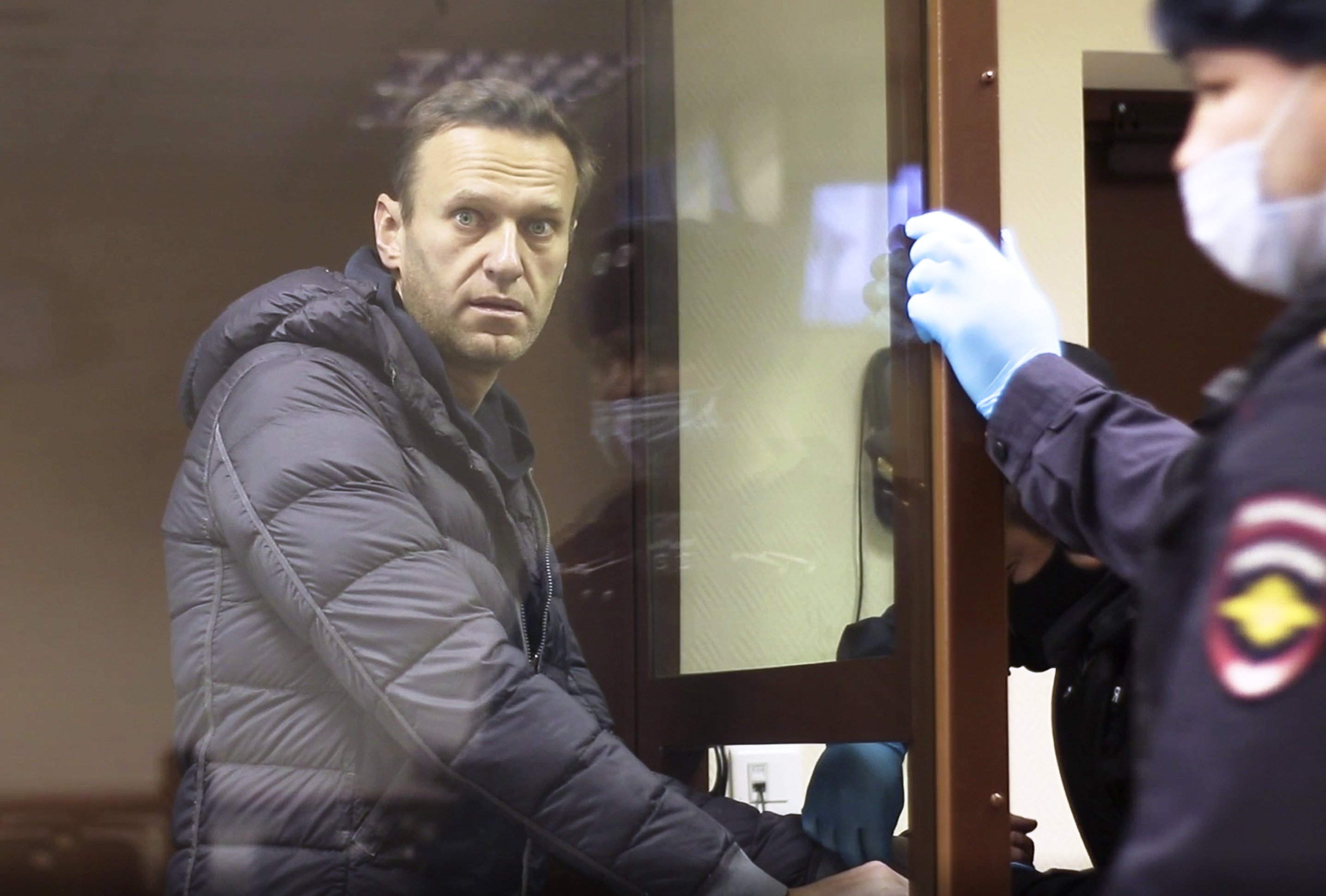 Russia expels EU diplomats over Navalny as tensions escalate