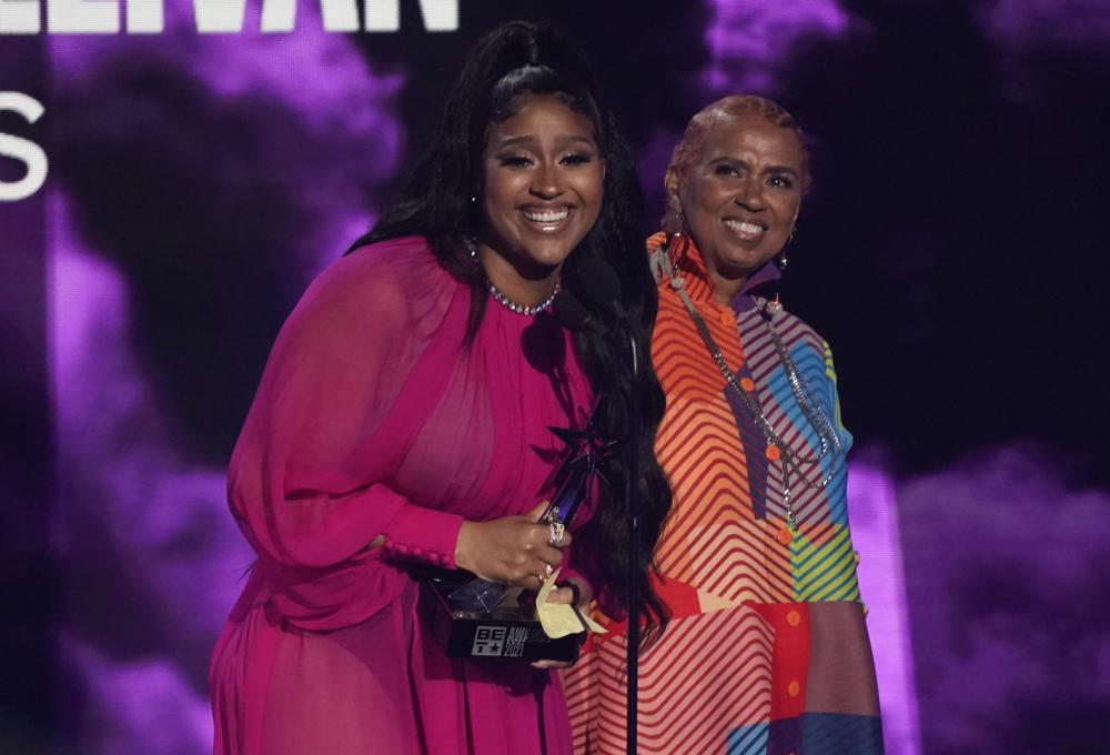 Jazmine Sullivan accepts the album of the year award for "Heaux Tales" as her mother Pam Sullivan looks on at right at the BET Awards on Sunday, June 27, 2021, at the Microsoft Theater in Los Angeles. (AP Photo/Chris Pizzello)