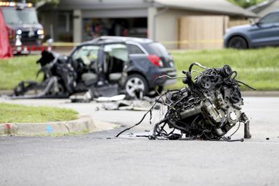 ARCHIVO - Escena de un accidente de tráfico fatal en Tulsa, Oklahoma, 2 de junio de 2021. Casi 43.000 personas murieron en accidentes en las rutas de Estados Unidos, la cifra más alta en 16 años, se informó el martes 17 de mayo de 2022. (Tanner Laws/Tulsa World via AP, File)