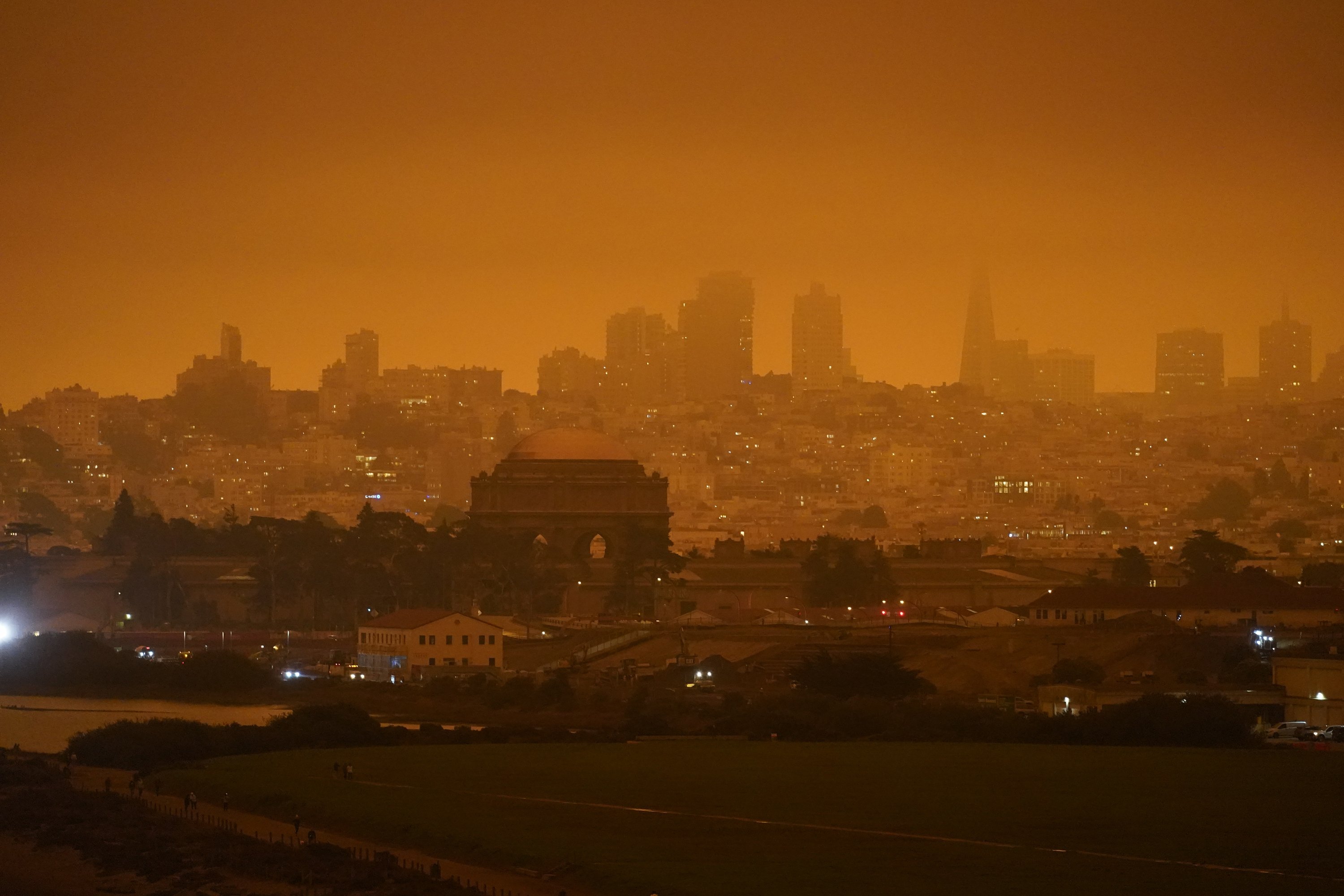 Massive Smoke Clouds From Wildfires Darken West Coast Sky AP News