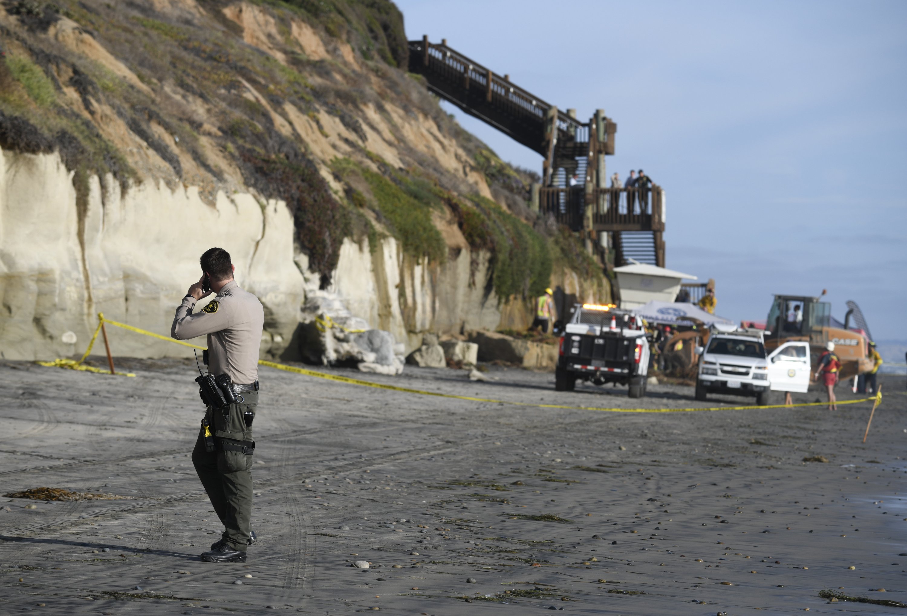 3 killed as cliff collapses on popular California beach AP News
