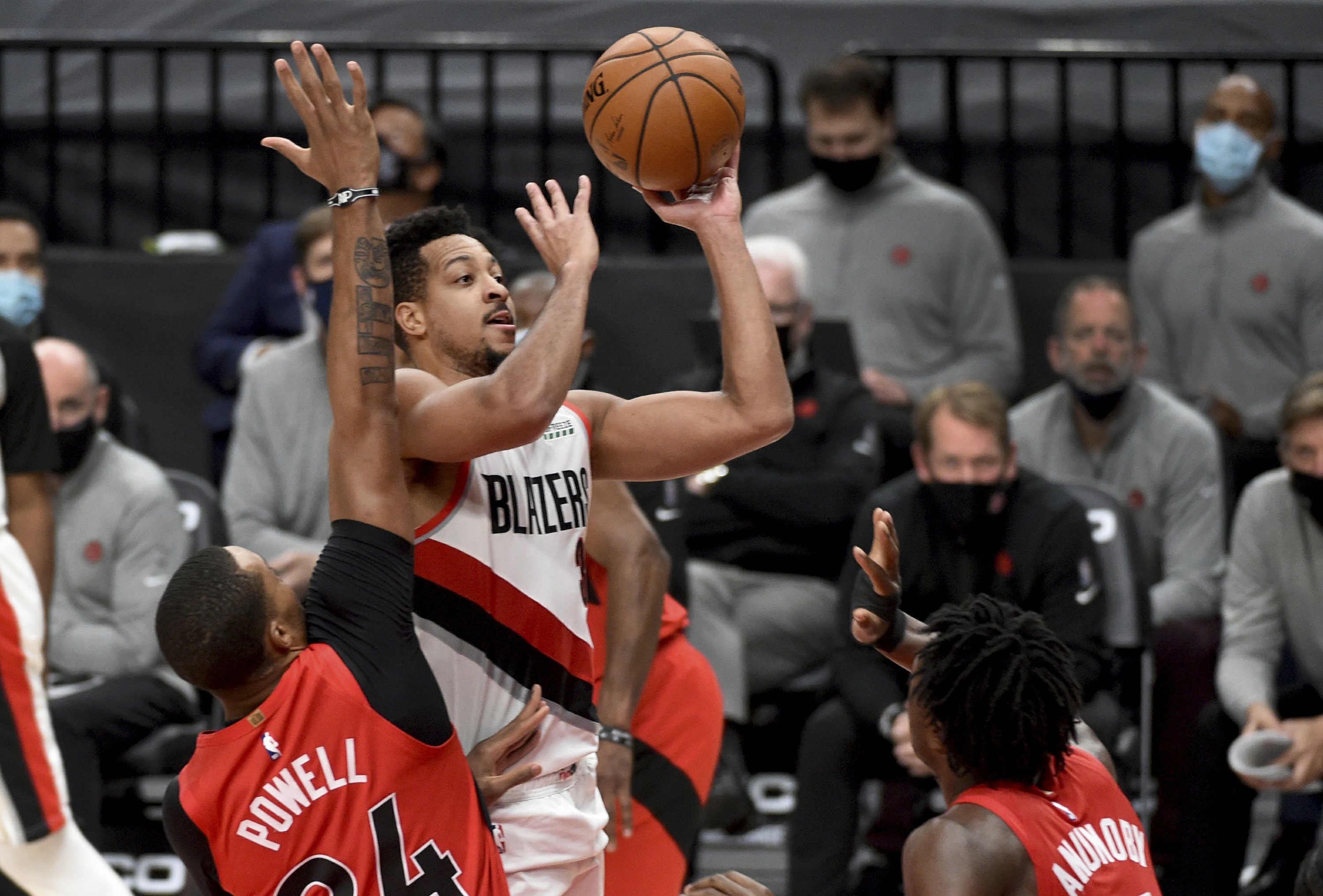 McCollum's shot lifts Blazers to 112-111 win over Raptors