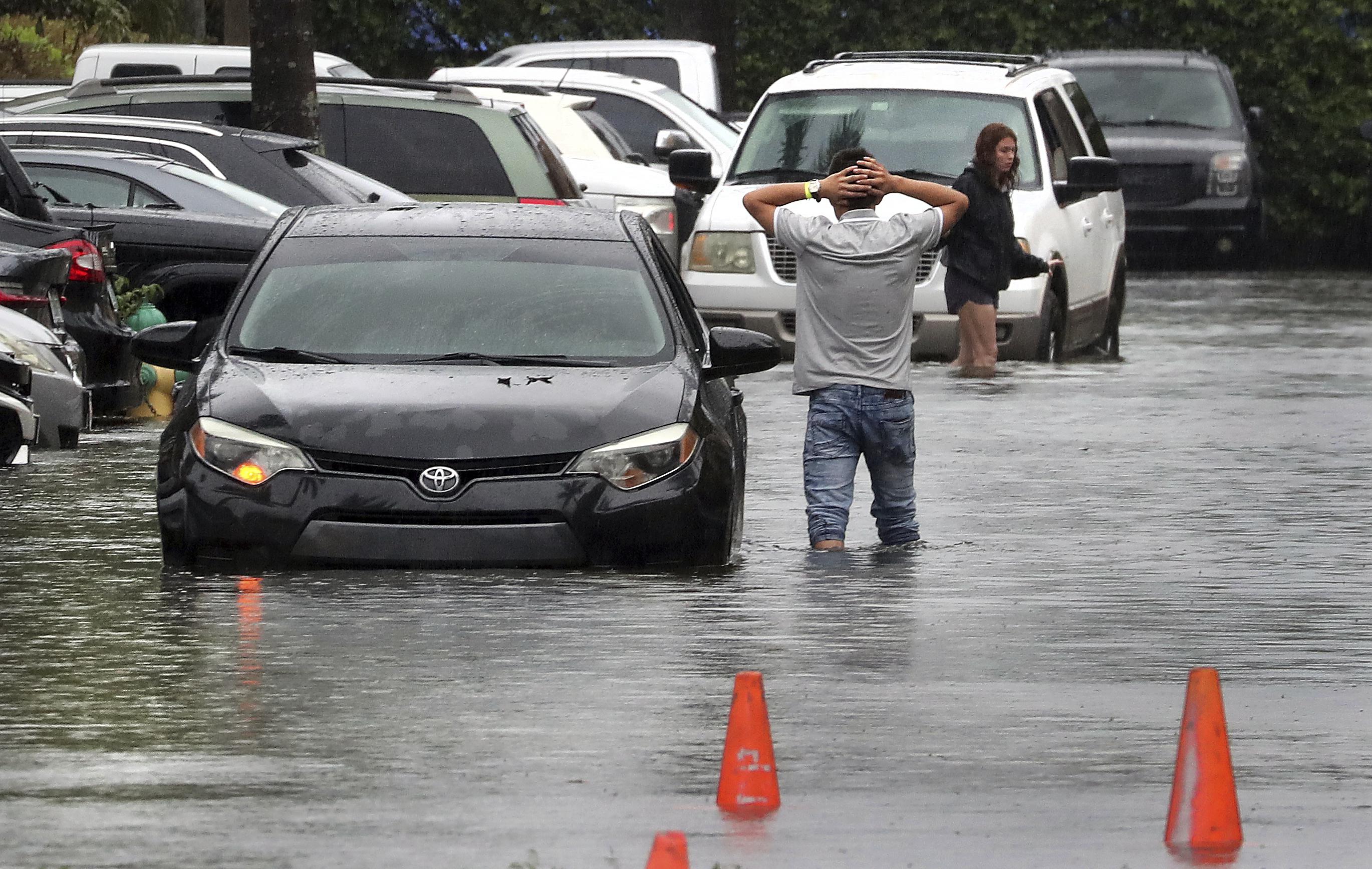 Heavy rain hits Florida, flooding strands Miami vehicles AP News