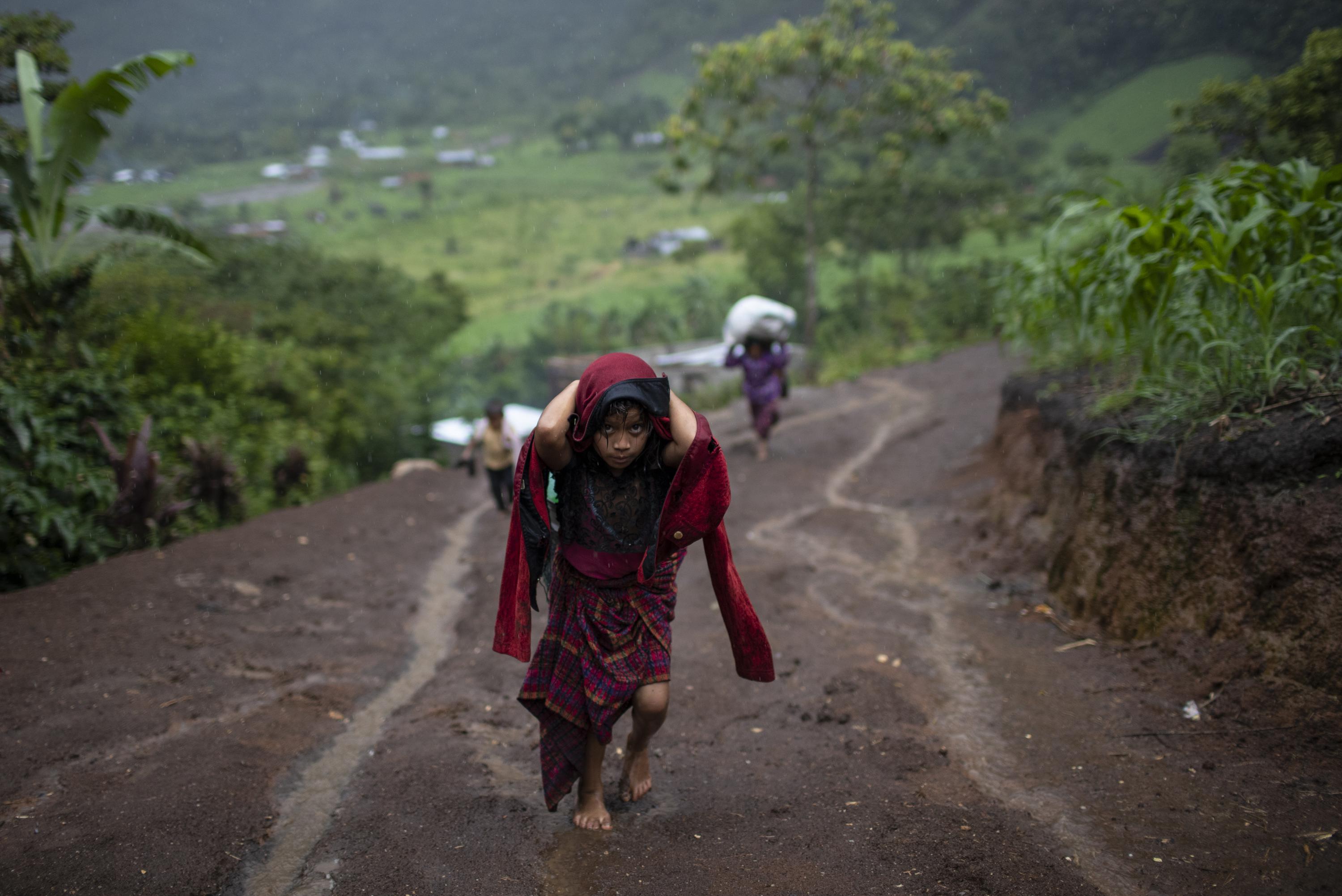 Survivors of Guatemalan mudslide face death or emigration