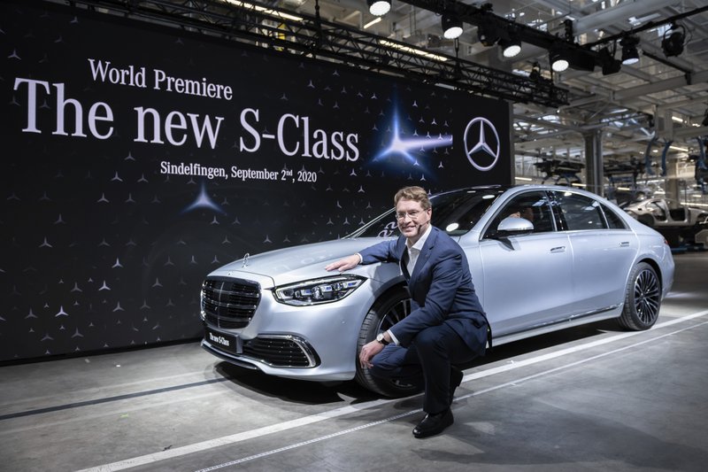 Mercedes Benz Unveils New Flagship S Class Sedan