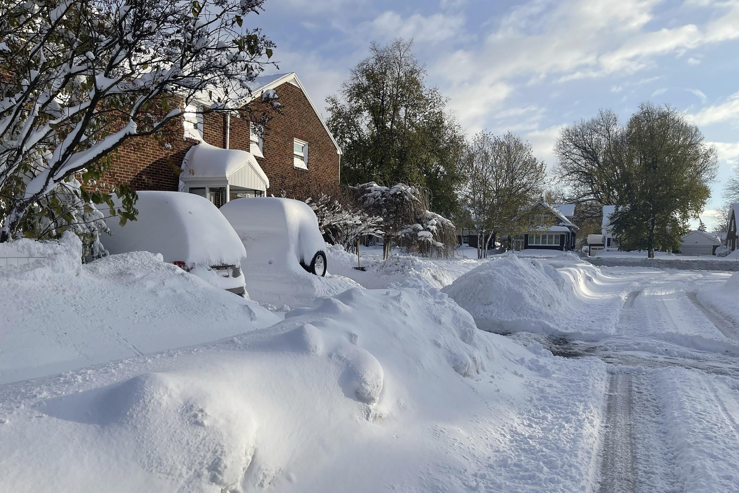 Dramatic Lake-Effect Snow Forms In Buffalo, New York - Videos from