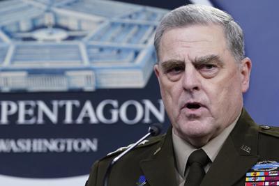 ARCHIVO - En esta imagen del 1 de septiembre de 2021, el jefe del Estado Mayor de Estados Unidos, el general Mark Milley, habla durante una conferencia de prensa con el secretario de Defensa, Lloyd Austin, en el Pentágono, en Washington. (AP Foto/Susan Walsh, Archivo)