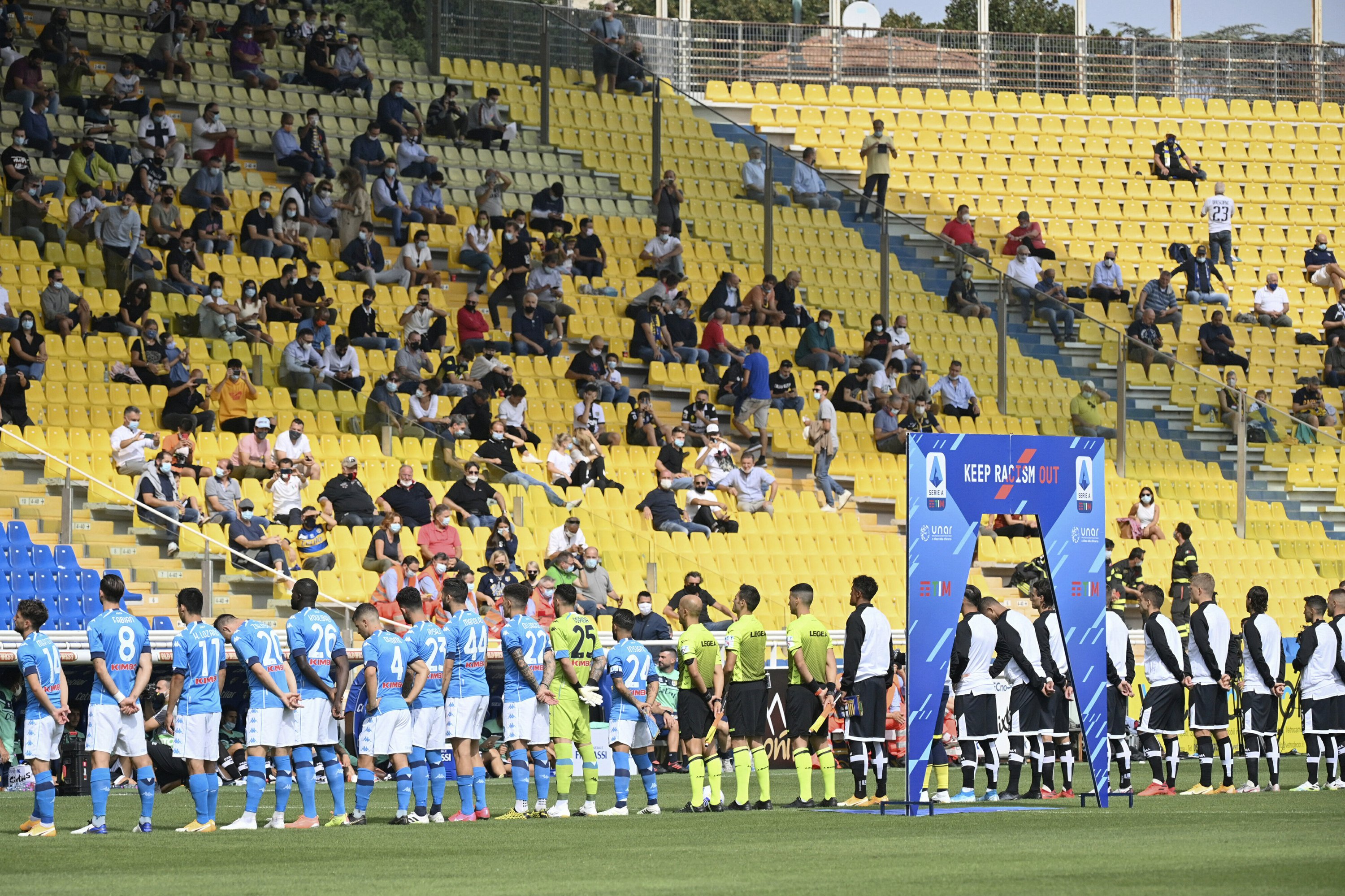 napoli-beats-parma-20-as-fans-return-to-serie-a-stadiums