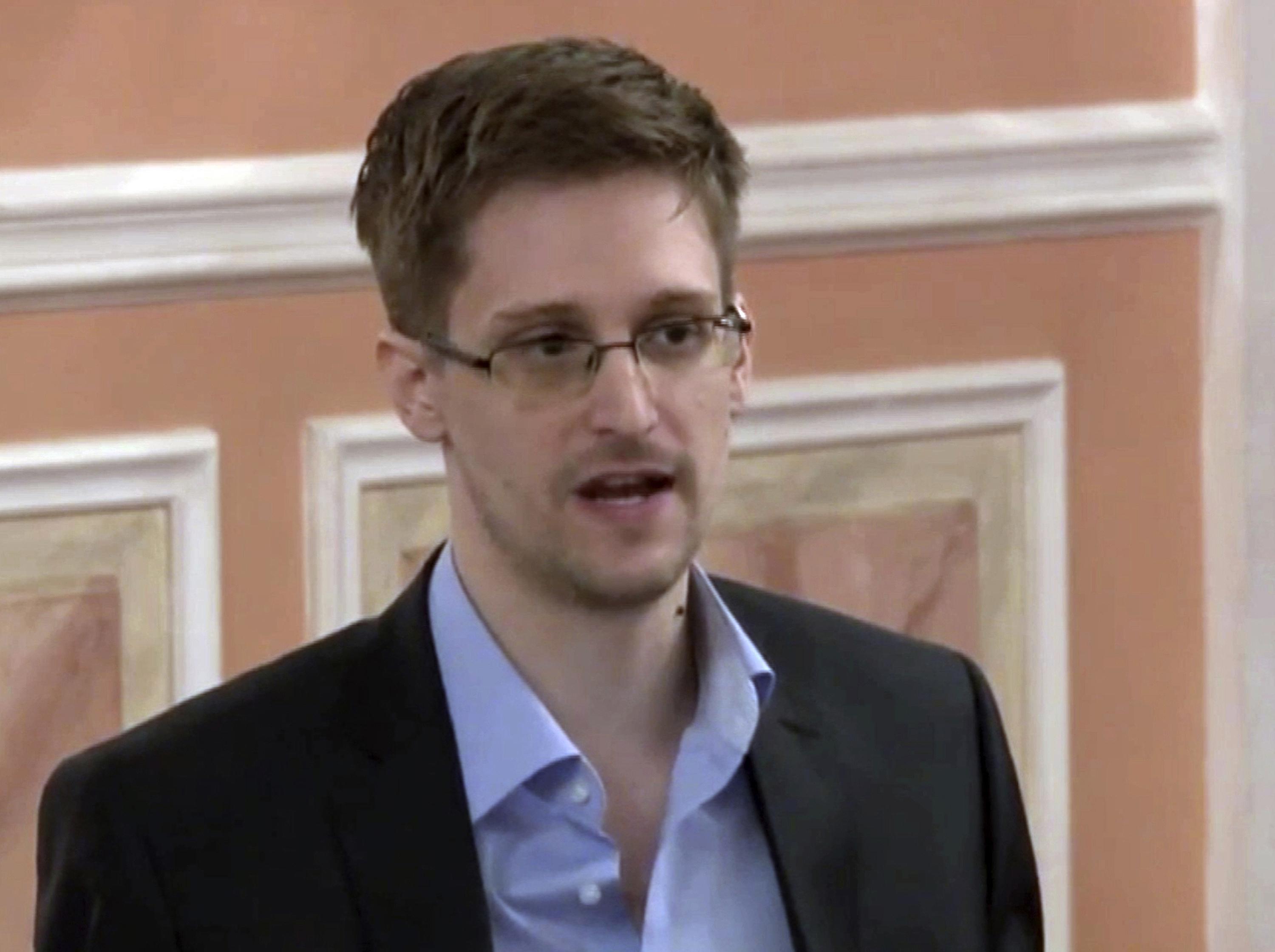 Россия предоставила гражданство бывшему сотруднику АНБ Эдварду Сноудену