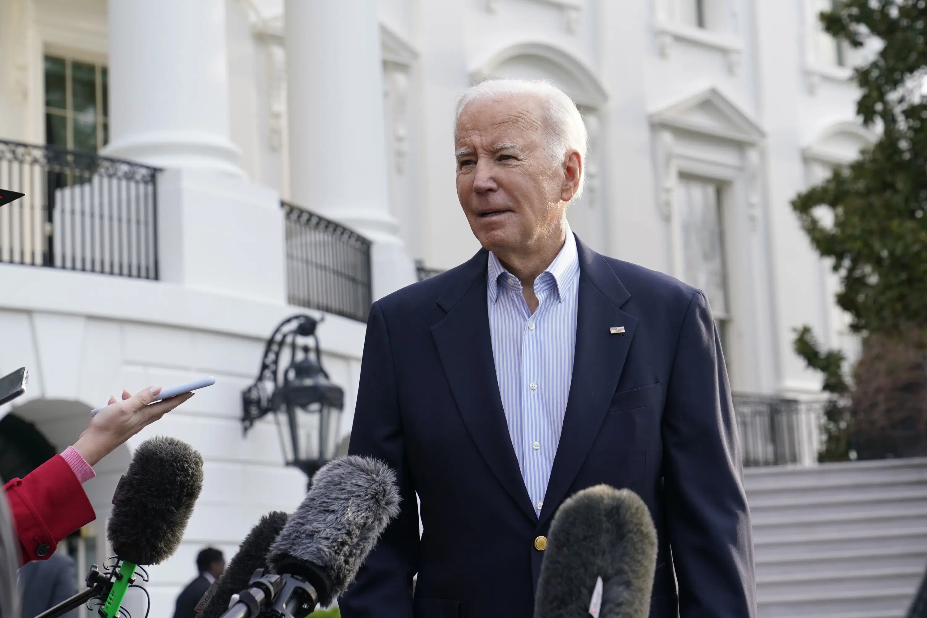 Biden en Russie sur un journaliste américain détenu : “Laissez-le partir”