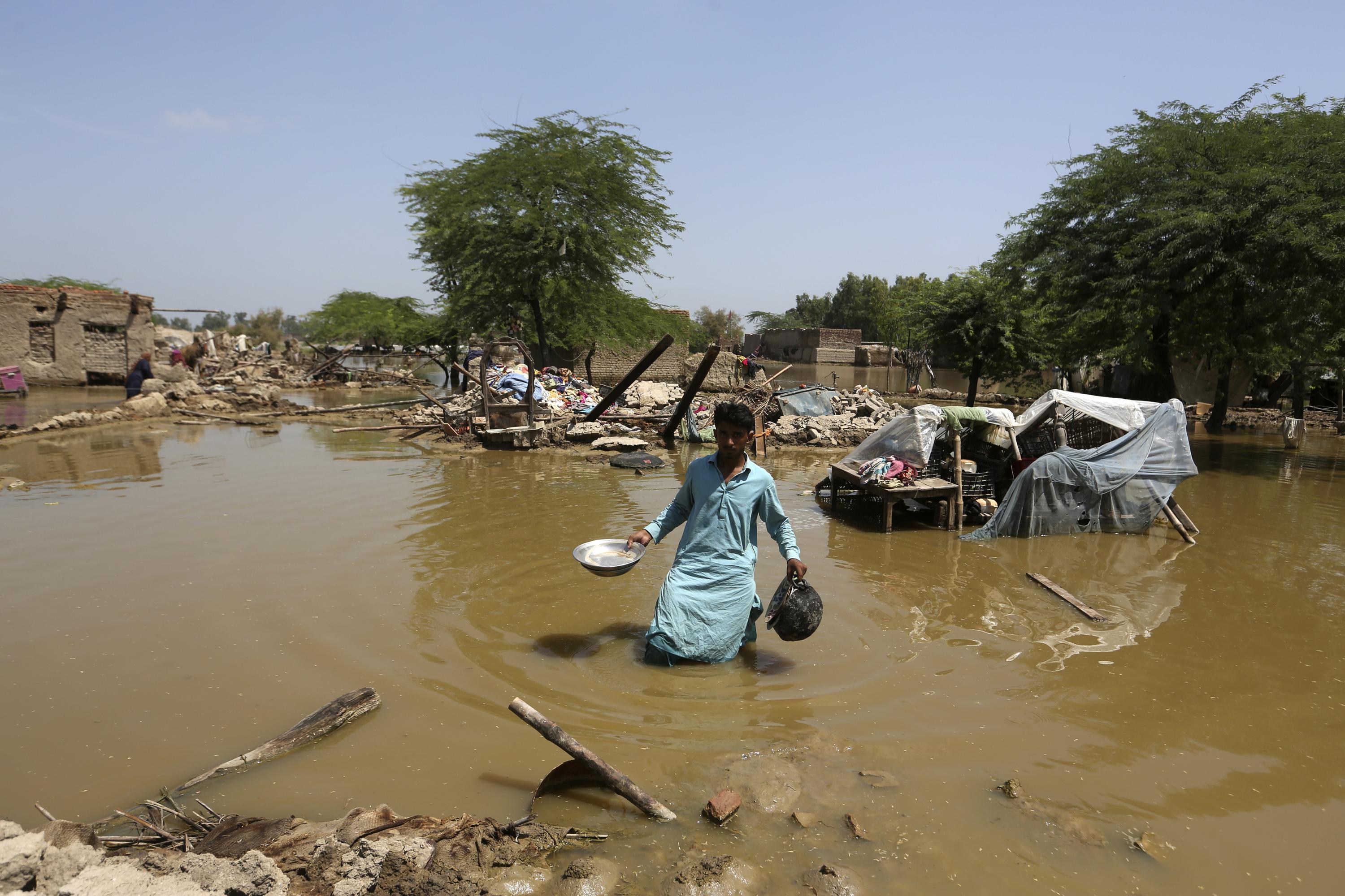 Waterborne diseases spread among flood victims in Pakistan | AP News