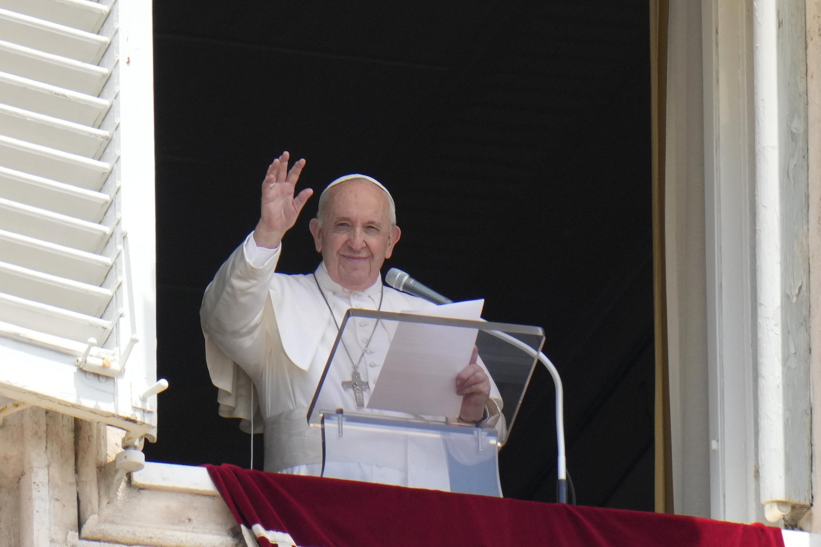 Popiežius Pranciškus vyksta į Romos ligoninę žarnyno operacijai