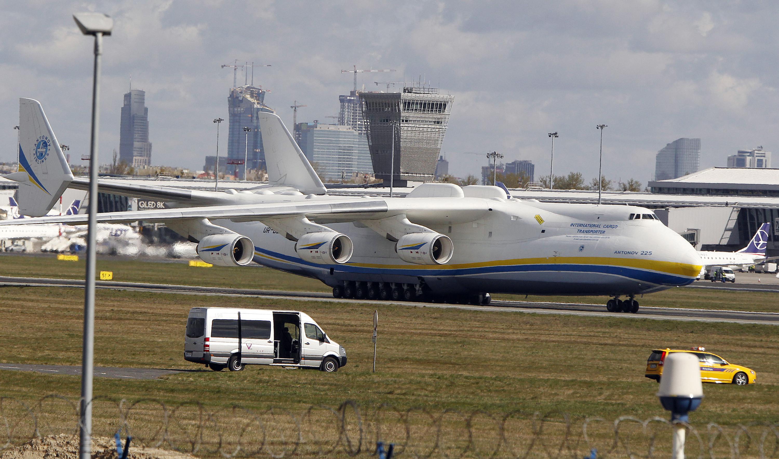 air-traffic-controllers-protest-delays-flights-in-warsaw-ap-news