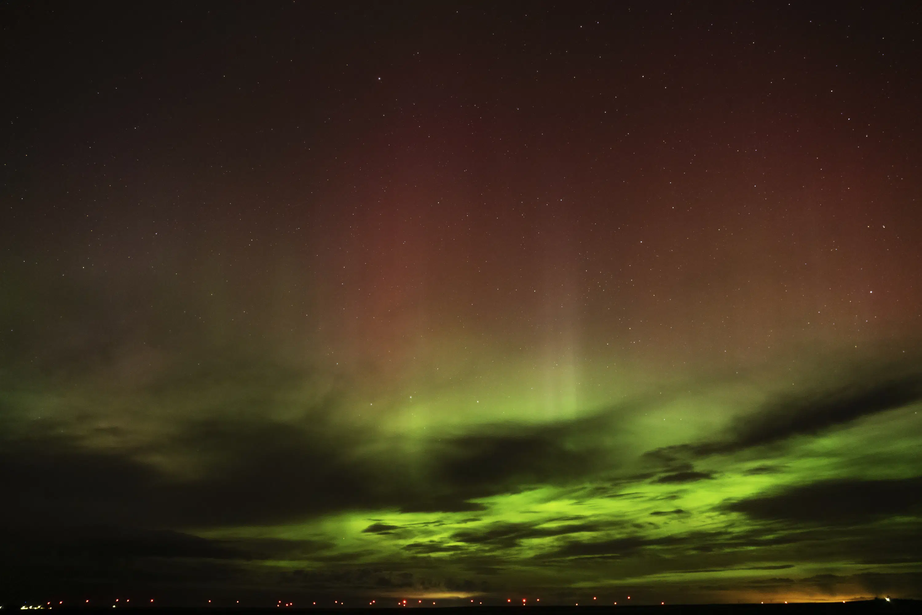 Fuerte tormenta solar crea deslumbrantes auroras más al sur