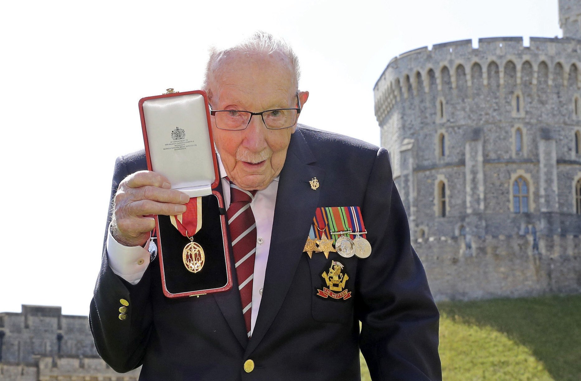 Captain Tom Moore, a World War II veterinarian whose walk cheered the UK, dies at 100