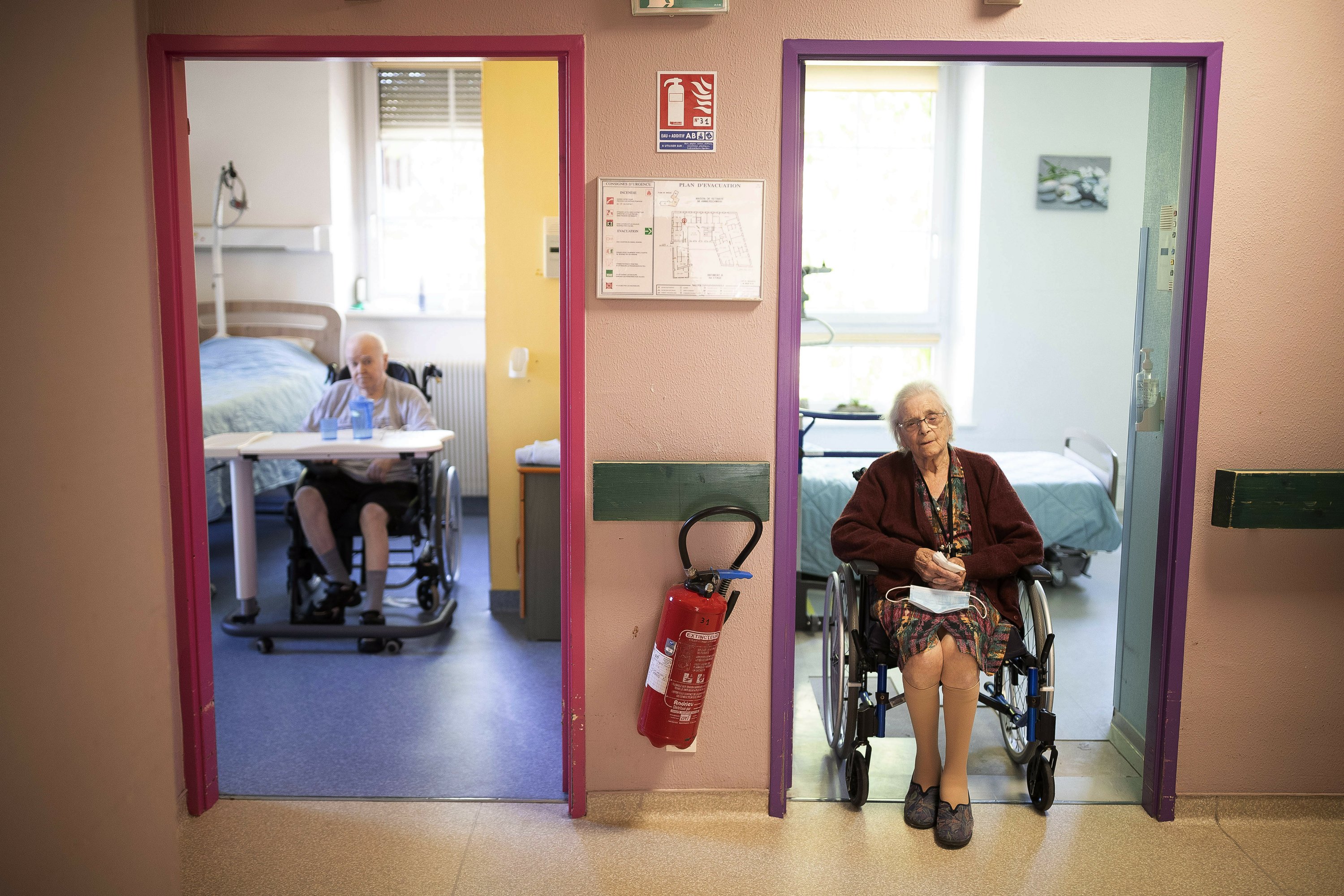 France springs care home residents for Christmas
