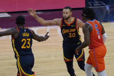 Stephen Curry Scores 34 Points Leads Warriors Past Thunder