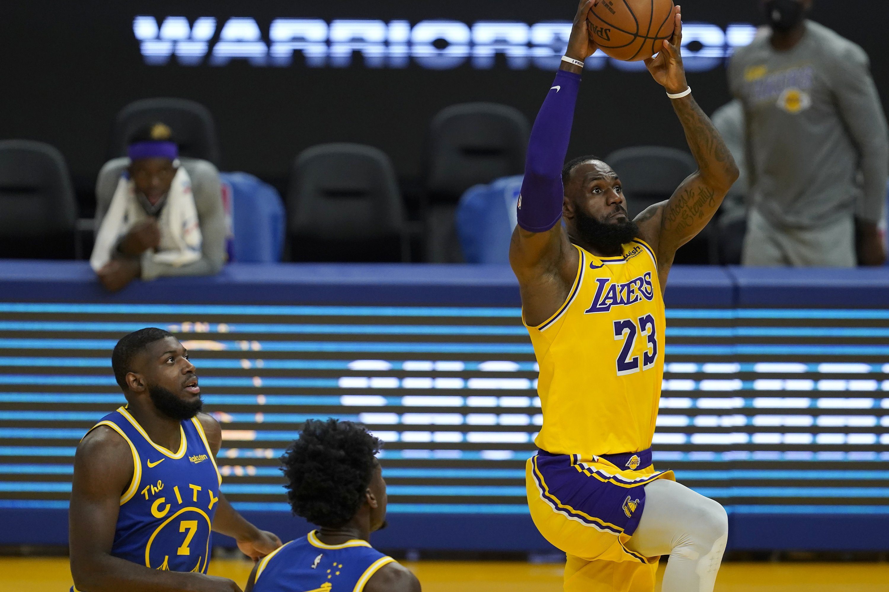 Lebron Short Handed Lakers Beat Up On Warriors 128 97