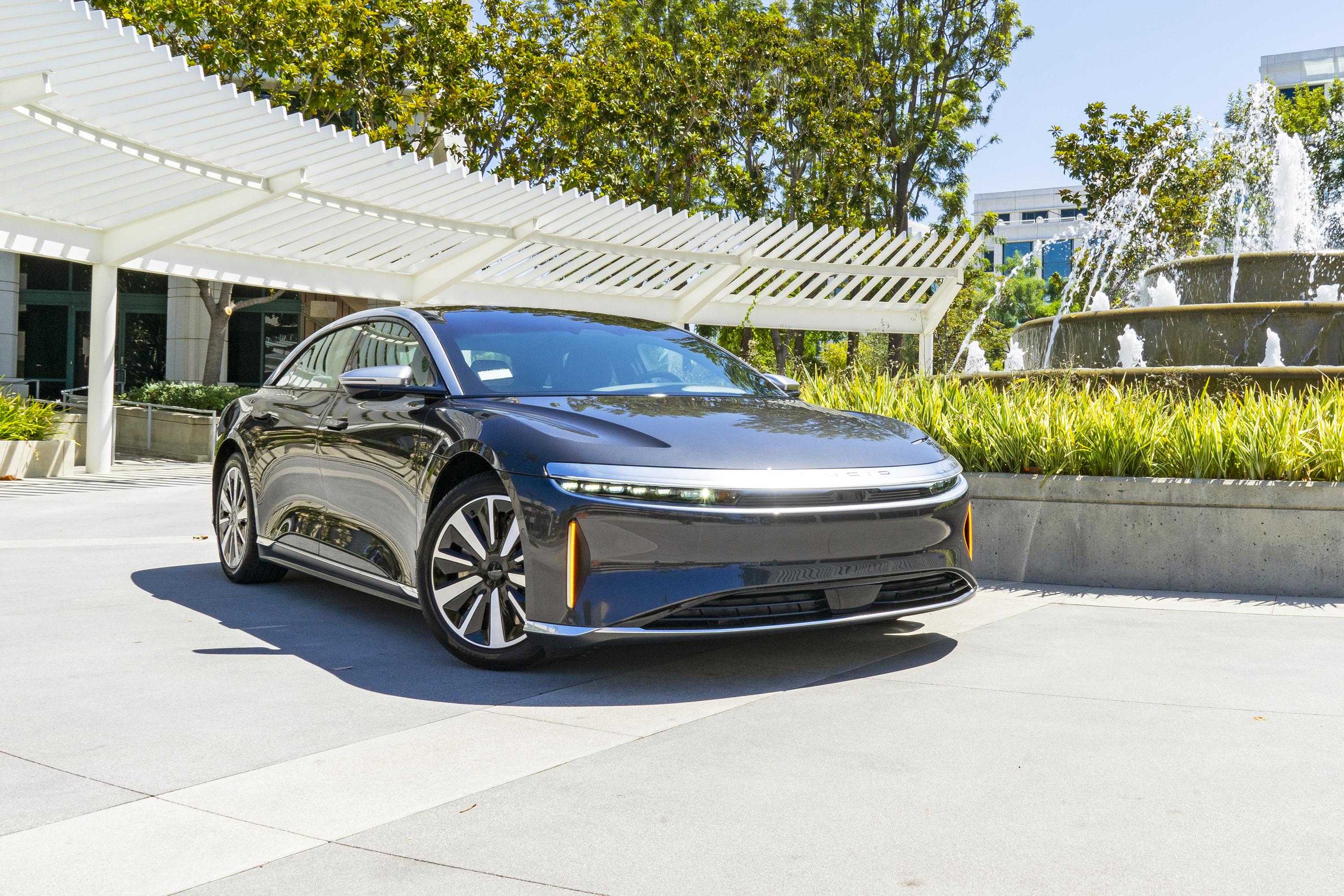 Edmunds compares 2022 Lucid Air vs. Tesla Model S AP News