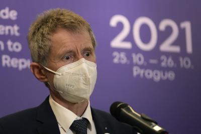 El titular del Senado de la República Checa, Milos Vystrcil, después de reunirse con la delegación taiwanesa en Praga, el 25 de octubre3 del 2021 (Foto AP/Petr David Josek)