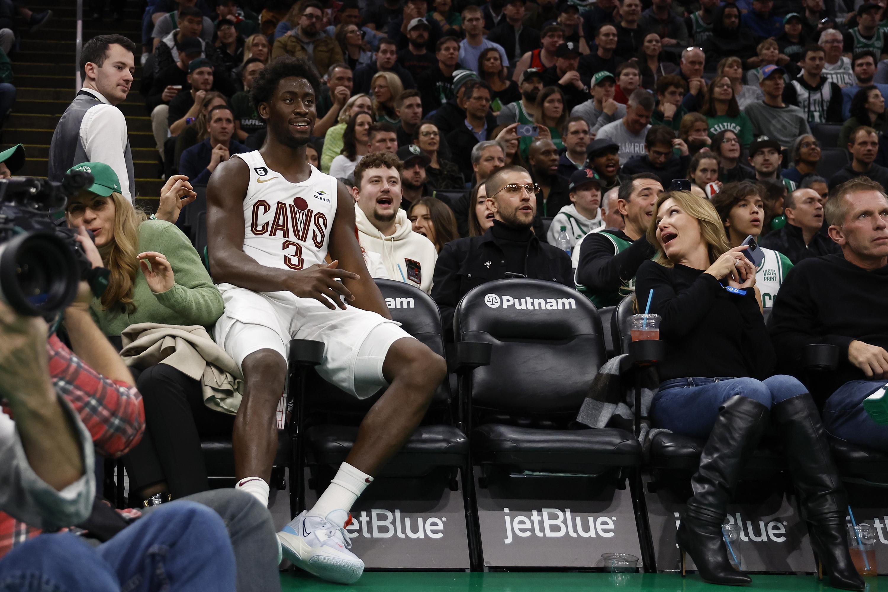 Mitchell y LeVert anotan 41; Cavs ganan a Celtics en alargue | AP News