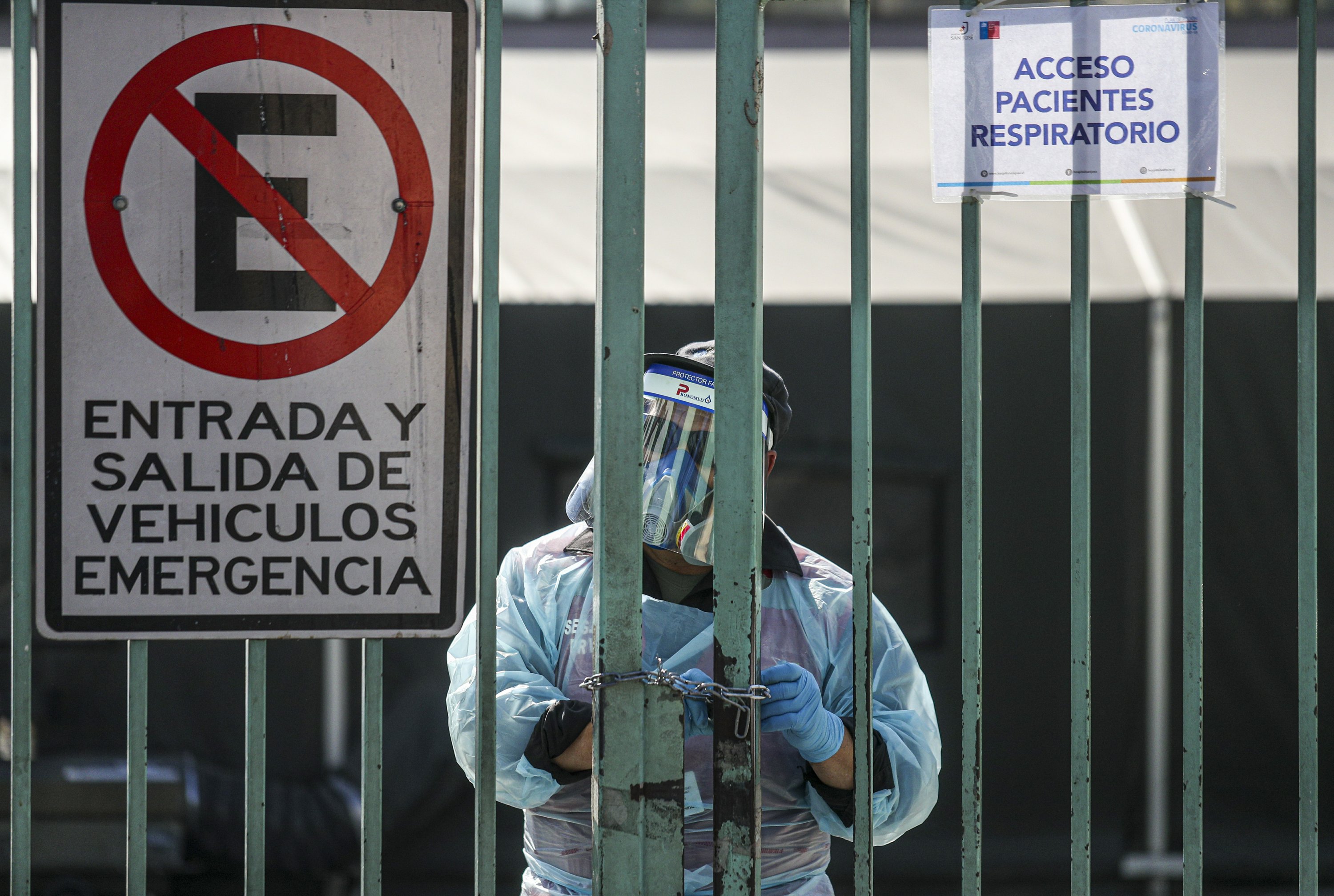 Sigue difícil dilema en Chile: ¿a quién dar la última cama?